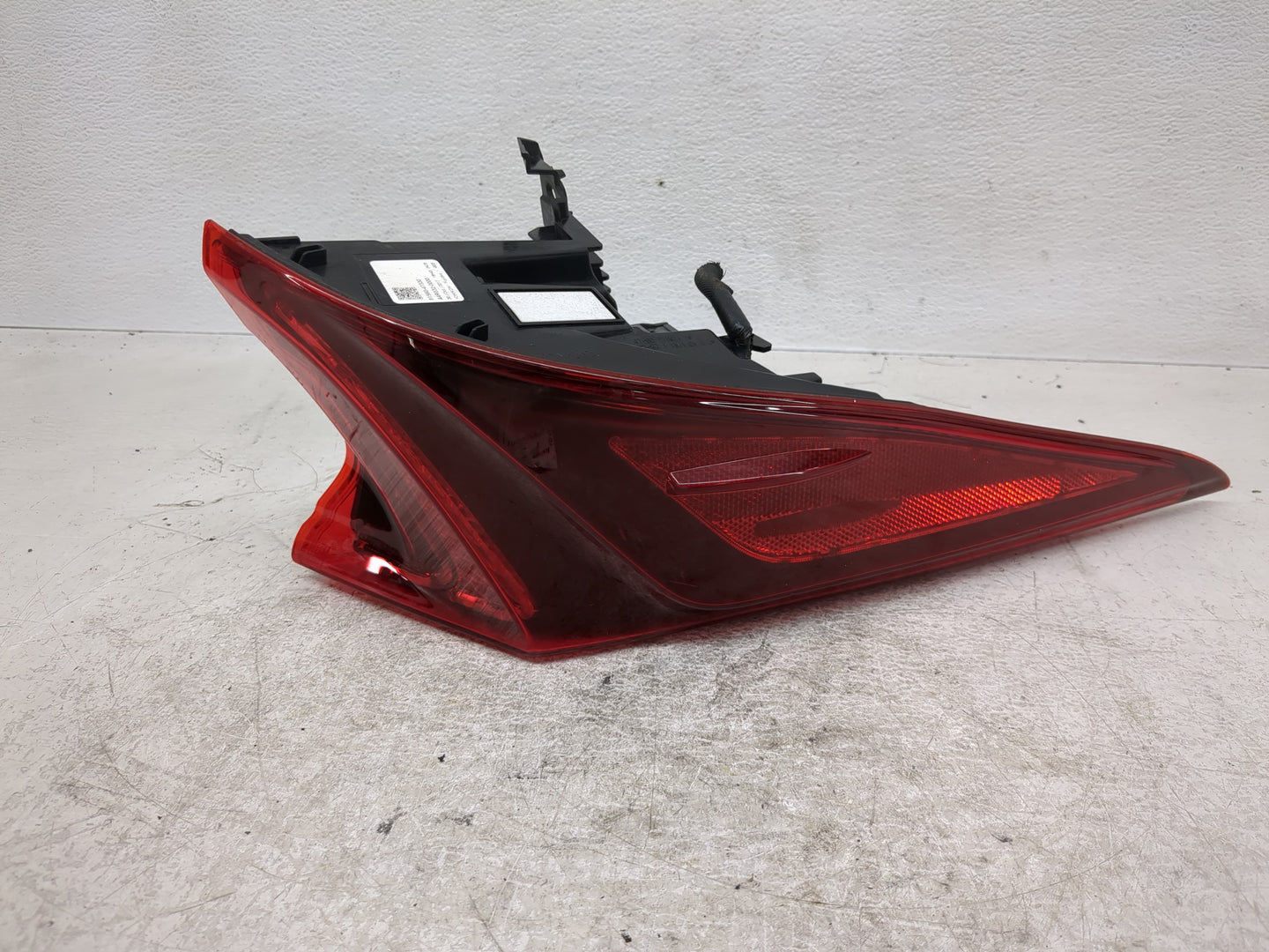 2017-2022 Toyota Prius Tail Light Assembly Driver Left OEM P/N:81560-47330 Fits Fits 2017 2018 2019 2020 2021 2022 OEM Used 