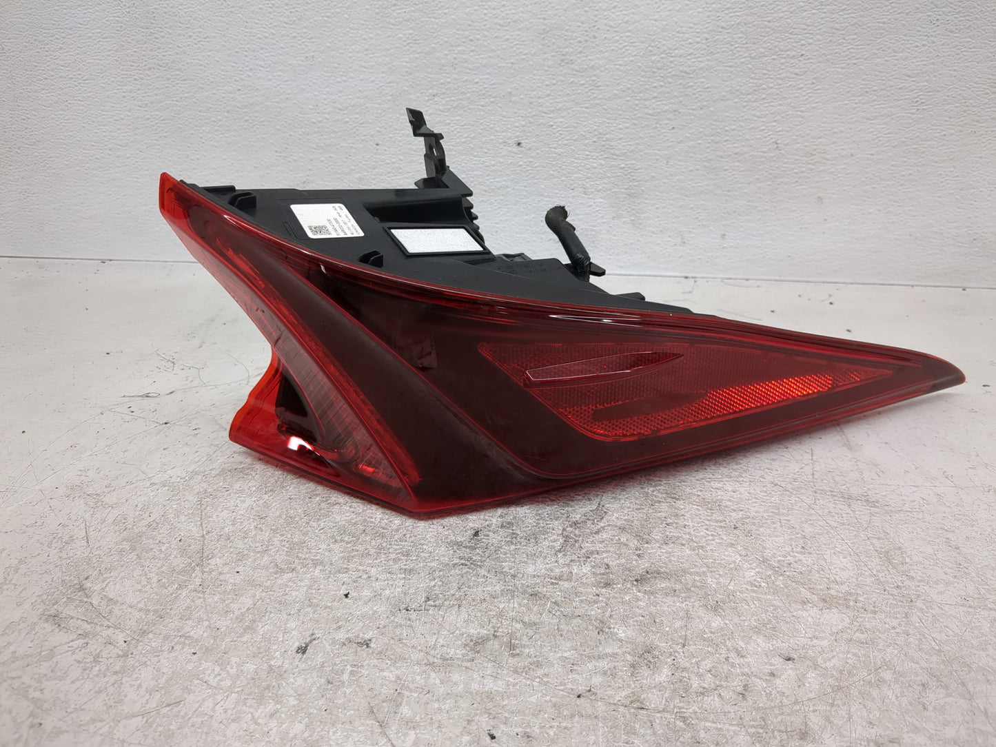 2017-2022 Toyota Prius Tail Light Assembly Driver Left OEM P/N:81560-47330 Fits Fits 2017 2018 2019 2020 2021 2022 OEM Used 