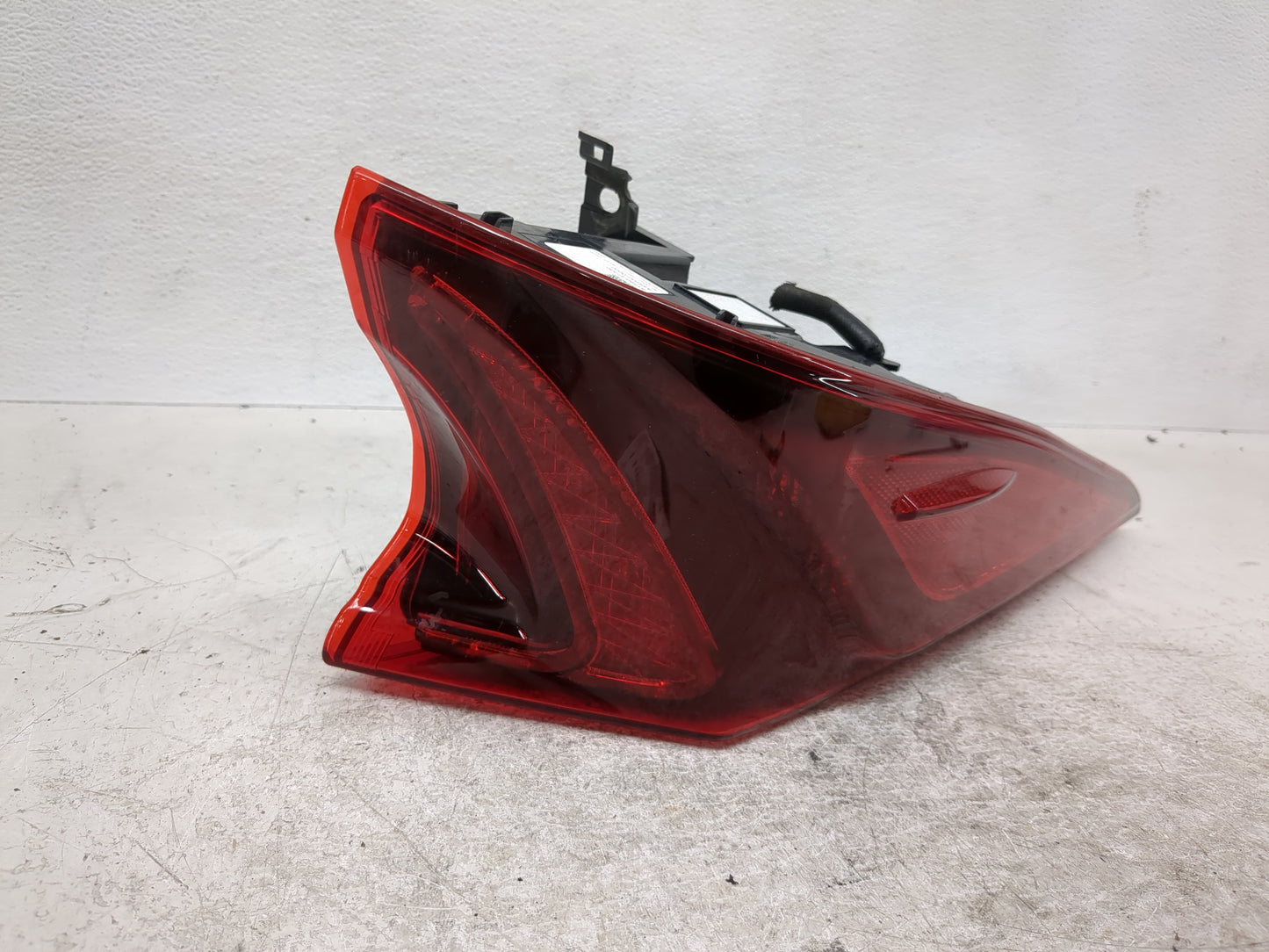2017-2022 Toyota Prius Tail Light Assembly Driver Left OEM P/N:81560-47330 Fits Fits 2017 2018 2019 2020 2021 2022 OEM Used 