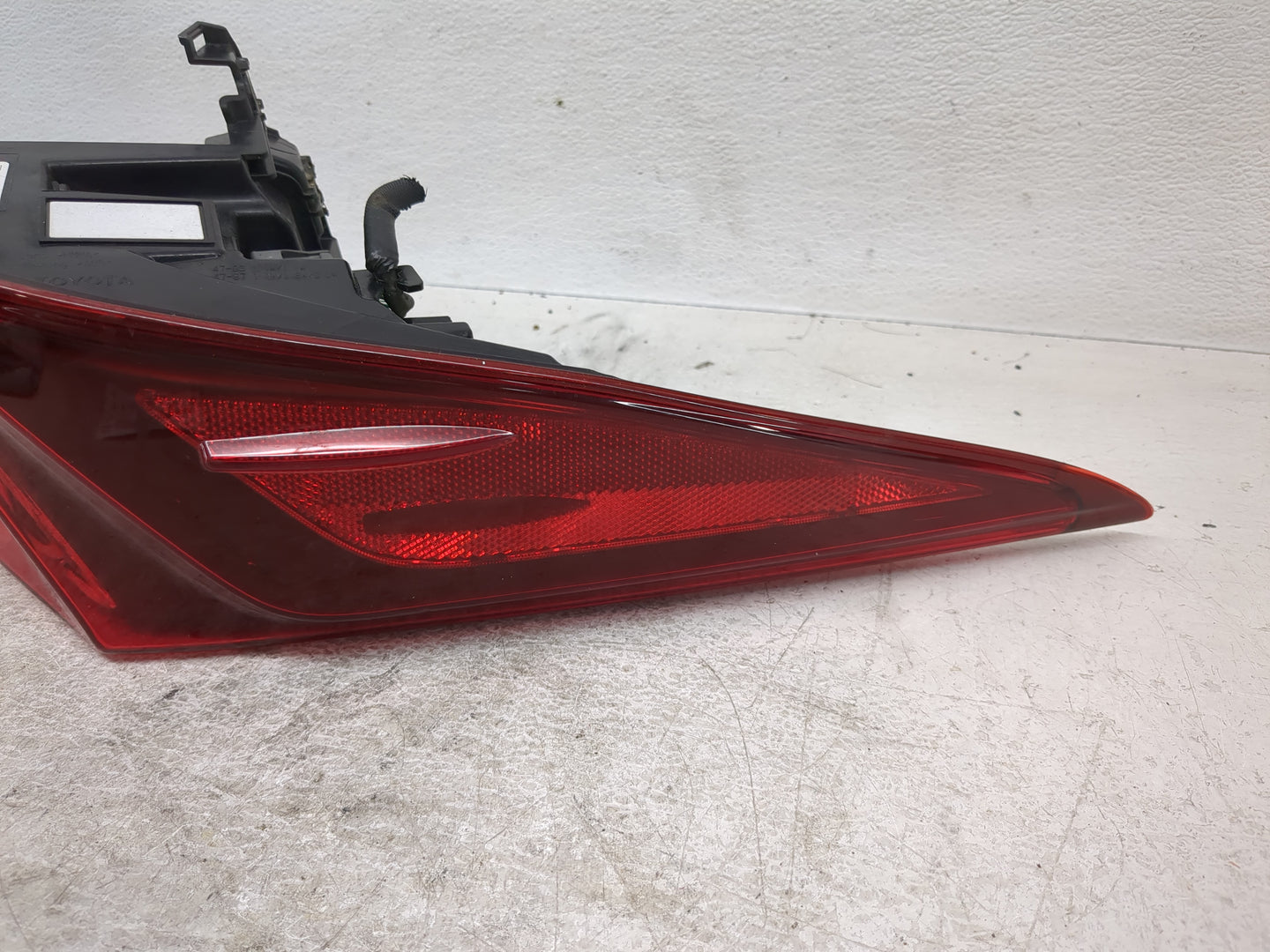 2017-2022 Toyota Prius Tail Light Assembly Driver Left OEM P/N:81560-47330 Fits Fits 2017 2018 2019 2020 2021 2022 OEM Used 