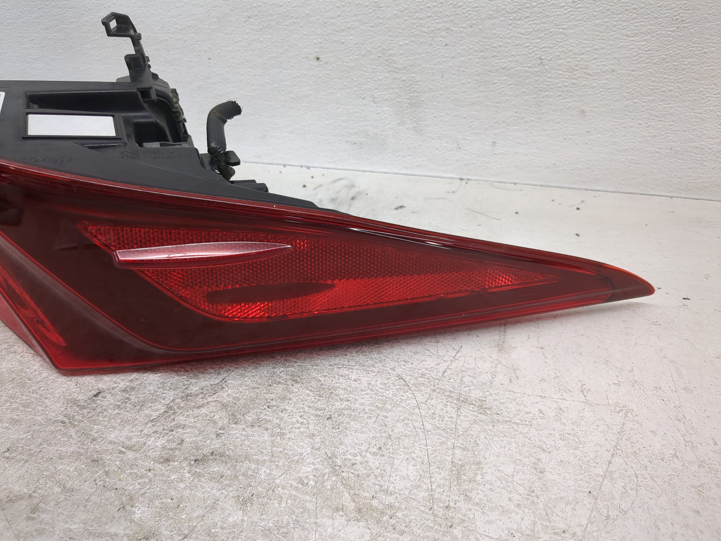 2017-2022 Toyota Prius Tail Light Assembly Driver Left OEM P/N:81560-47330 Fits Fits 2017 2018 2019 2020 2021 2022 OEM Used 