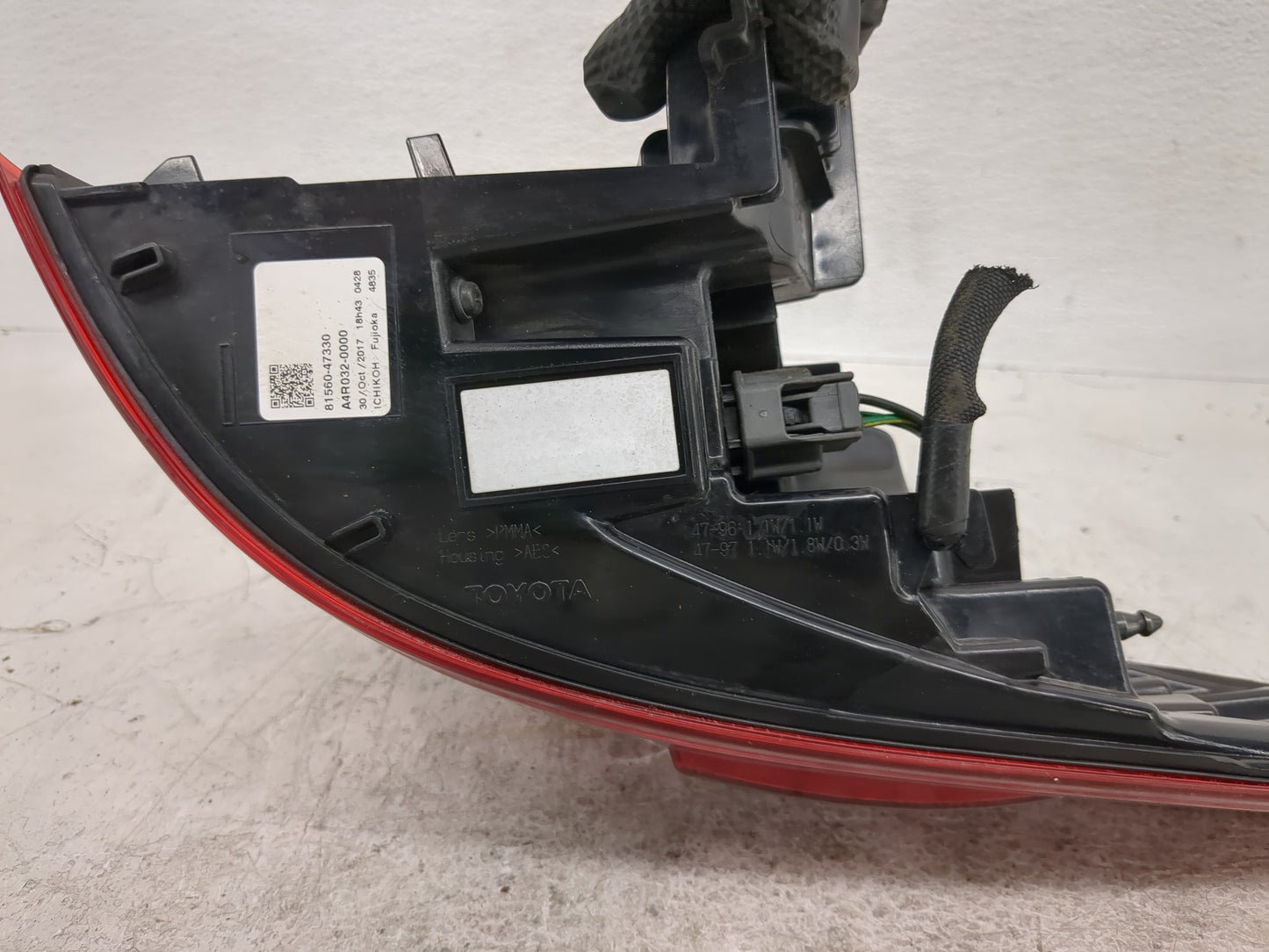 2017-2022 Toyota Prius Tail Light Assembly Driver Left OEM P/N:81560-47330 Fits Fits 2017 2018 2019 2020 2021 2022 OEM Used 