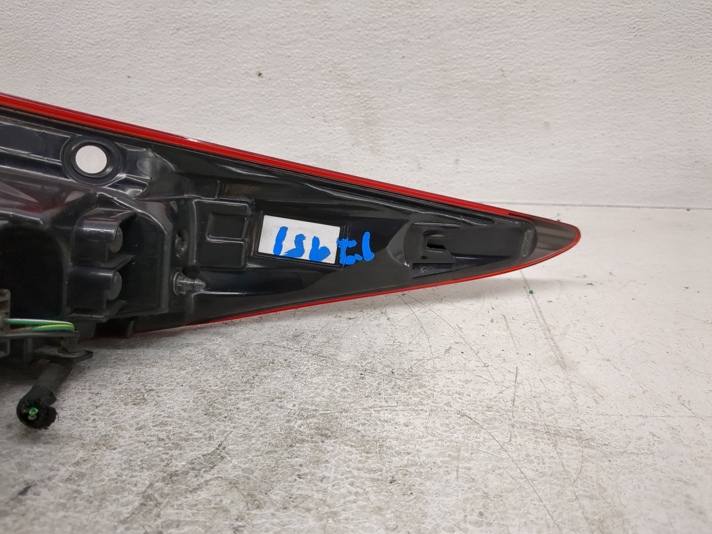 2017-2022 Toyota Prius Tail Light Assembly Driver Left OEM P/N:81560-47330 Fits Fits 2017 2018 2019 2020 2021 2022 OEM Used 