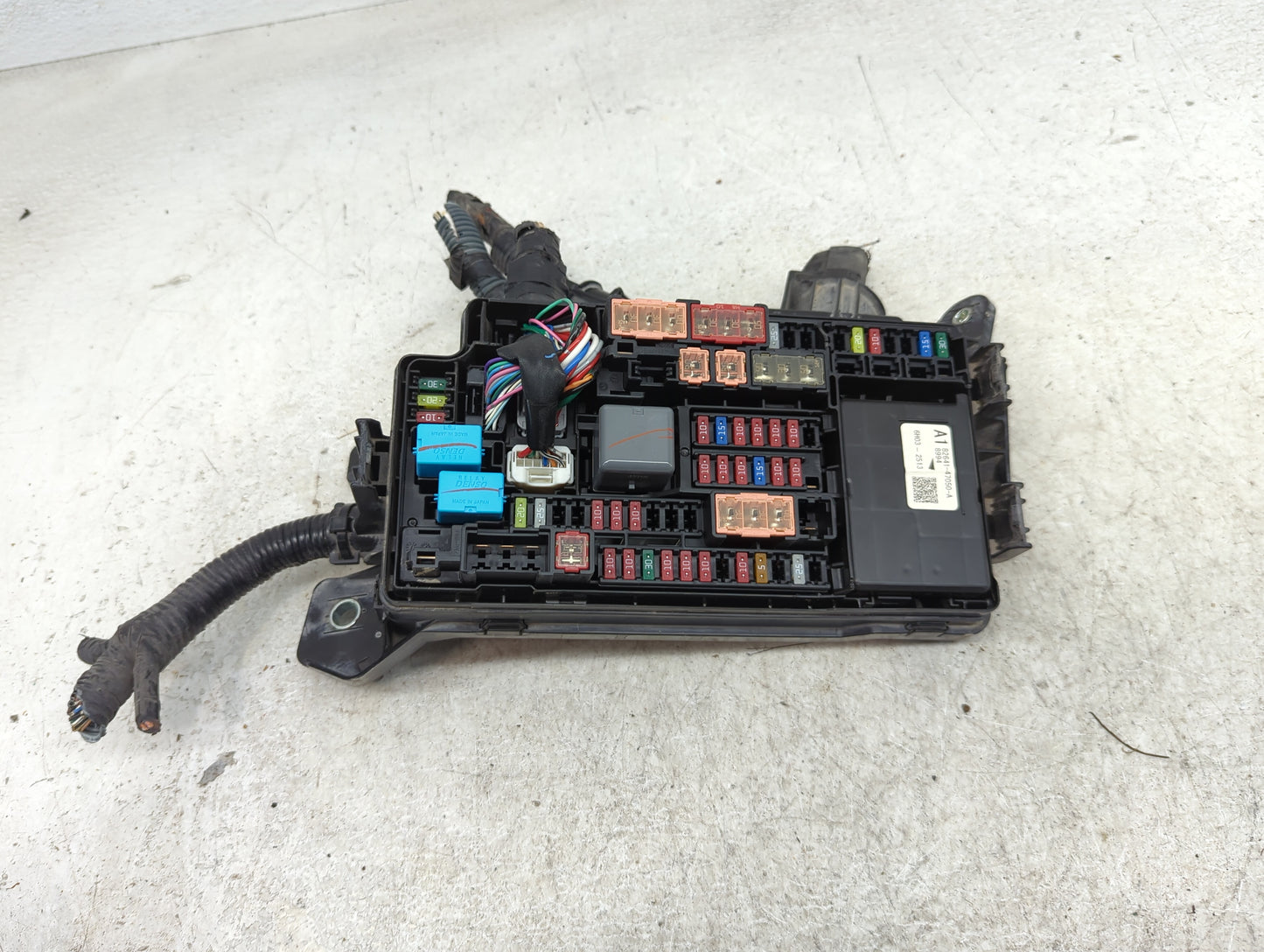 2016-2018 Toyota Prius Fusebox Fuse Box Panel Relay Module P/N:82641-47050-A Fits Fits 2016 2017 2018 OEM Used Auto Parts - 