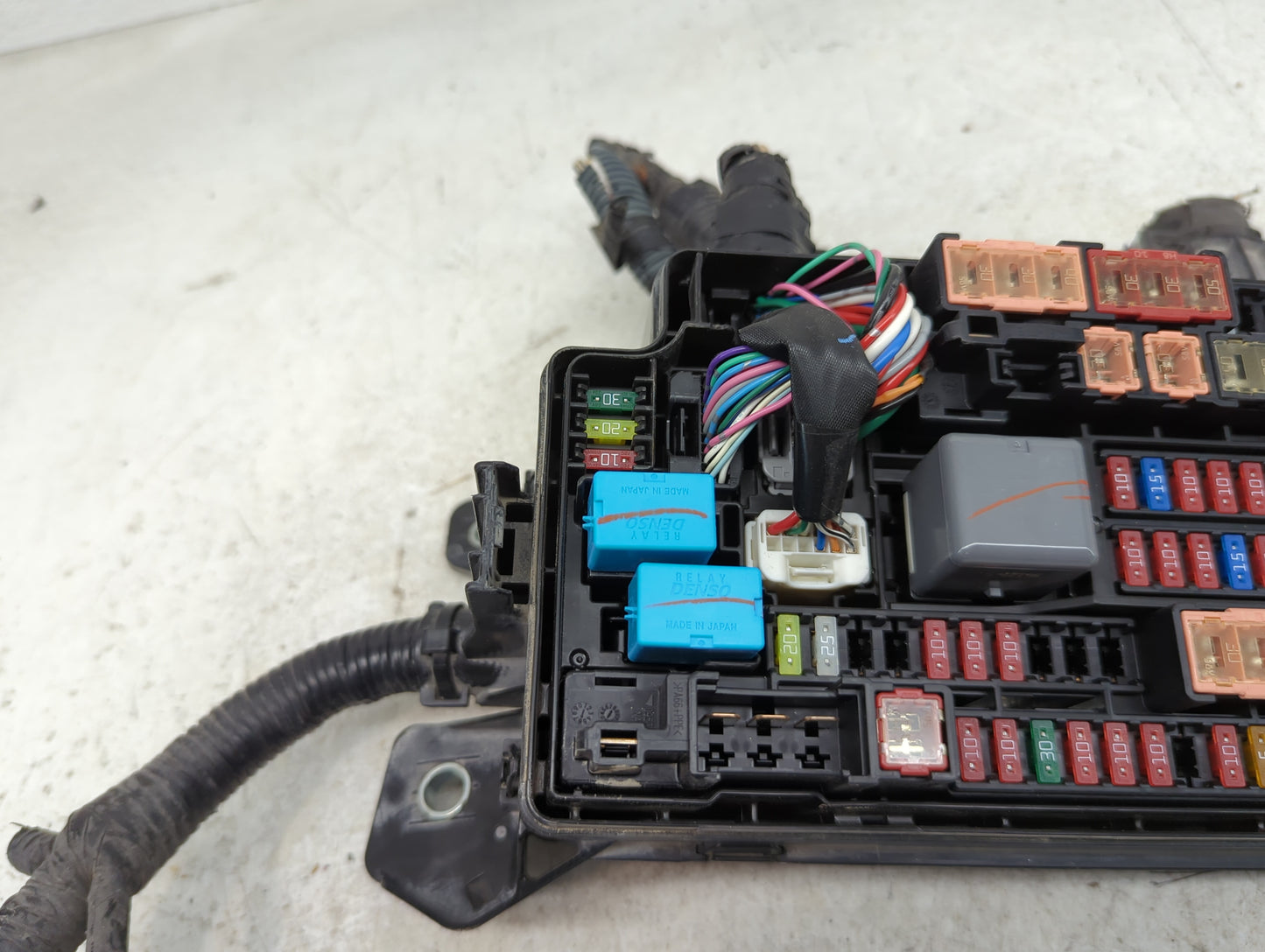 2016-2018 Toyota Prius Fusebox Fuse Box Panel Relay Module P/N:82641-47050-A Fits Fits 2016 2017 2018 OEM Used Auto Parts - 