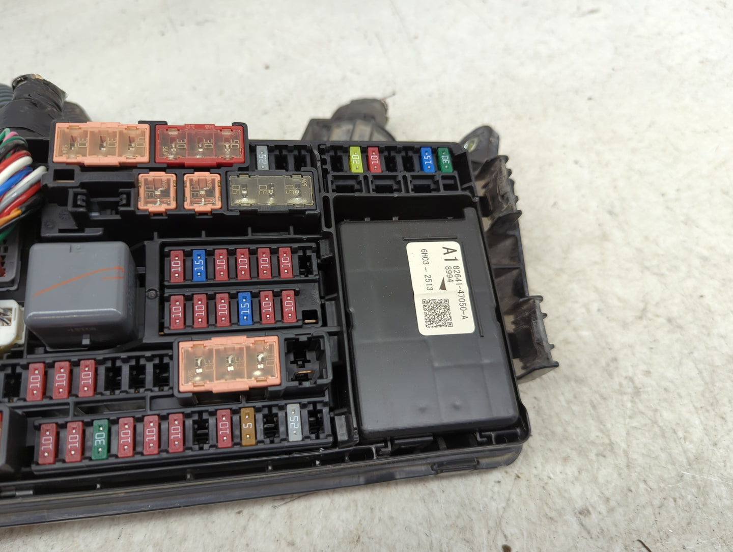 2016-2018 Toyota Prius Fusebox Fuse Box Panel Relay Module P/N:82641-47050-A Fits Fits 2016 2017 2018 OEM Used Auto Parts - 