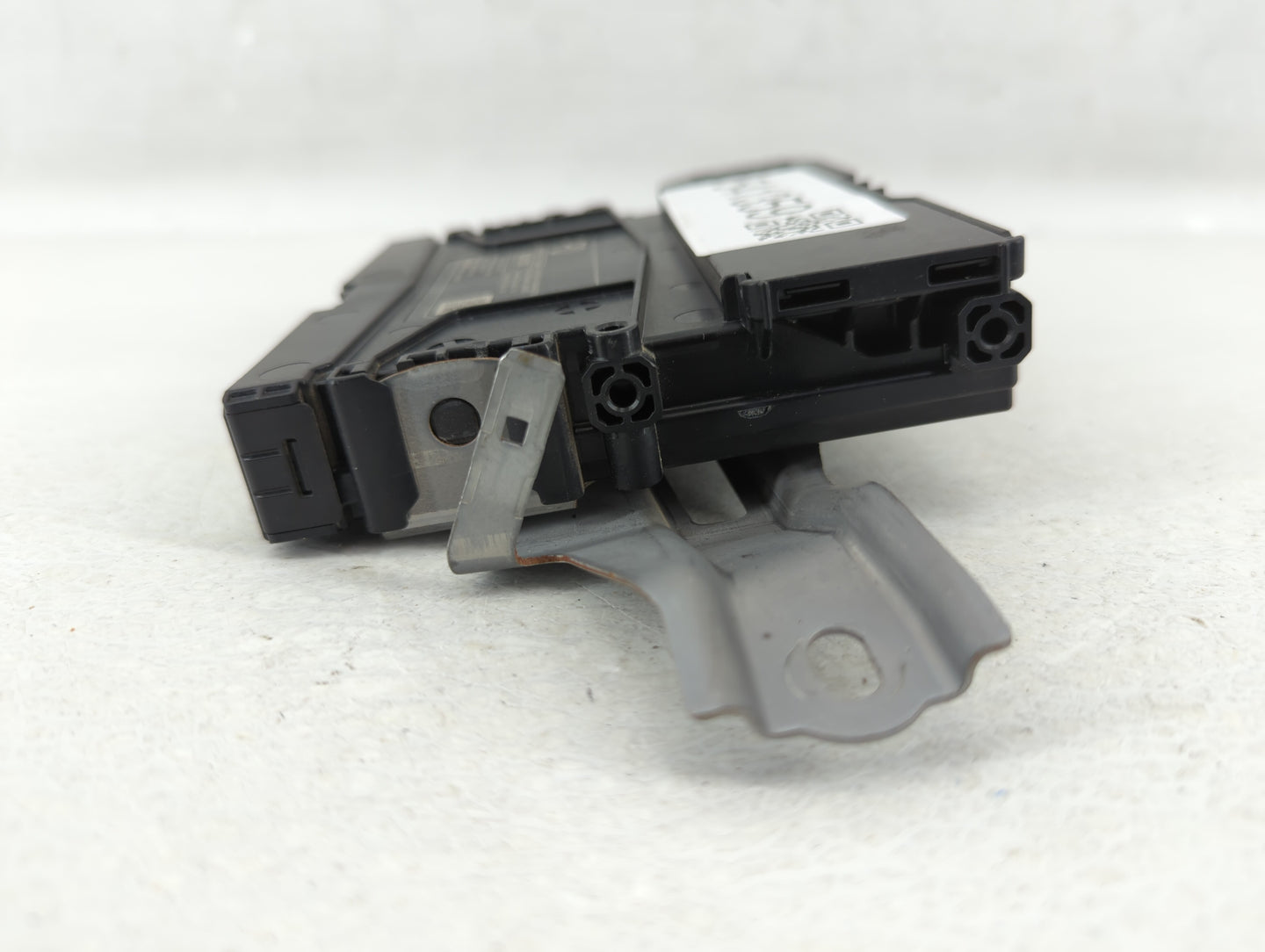 2016-2017 Toyota Prius Chassis Control Module Ccm Bcm Body Control - Oemusedautoparts1.com