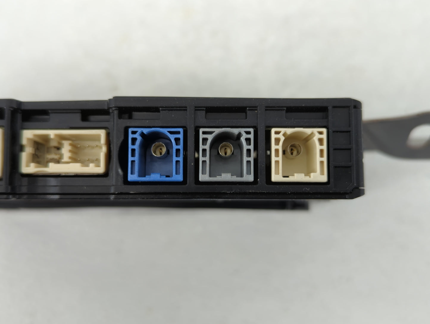 2016-2017 Toyota Prius Chassis Control Module Ccm Bcm Body Control - Oemusedautoparts1.com