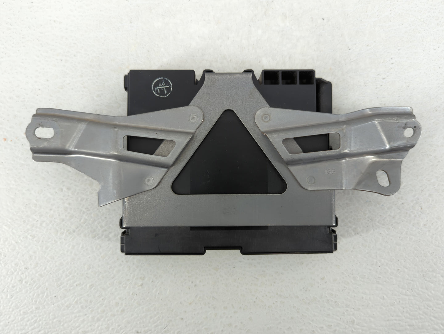 2016-2017 Toyota Prius Chassis Control Module Ccm Bcm Body Control - Oemusedautoparts1.com