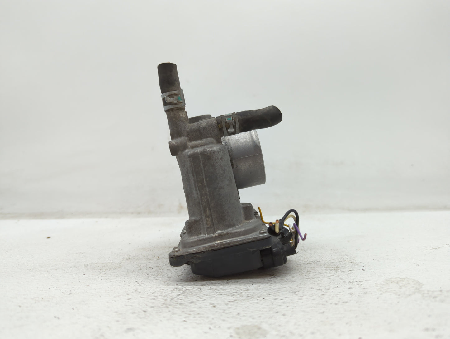 2012-2019 Toyota Prius C Throttle Body P/N:22030-47040 Fits Fits 2012 2013 2014 2015 2016 2017 2018 2019 OEM Used Auto Parts