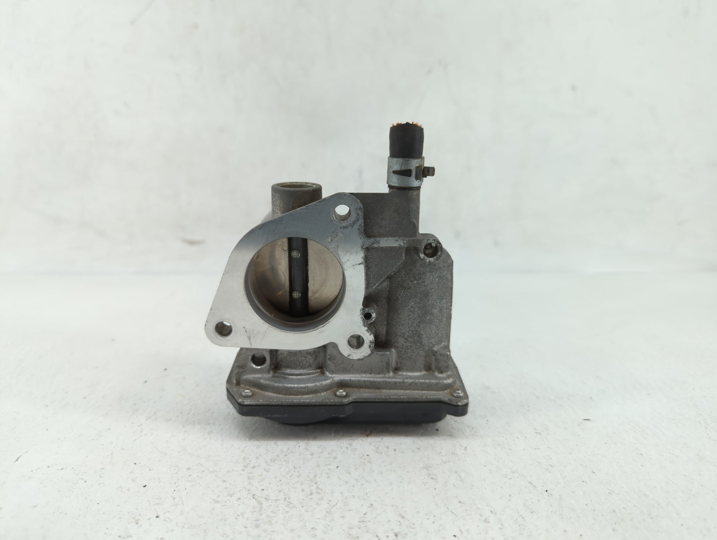 2012-2018 Toyota Prius C Throttle Body P/N:22030-47040 Fits Fits 2012 2013 2014 2015 2016 2017 2018 OEM Used Auto Parts - Oe