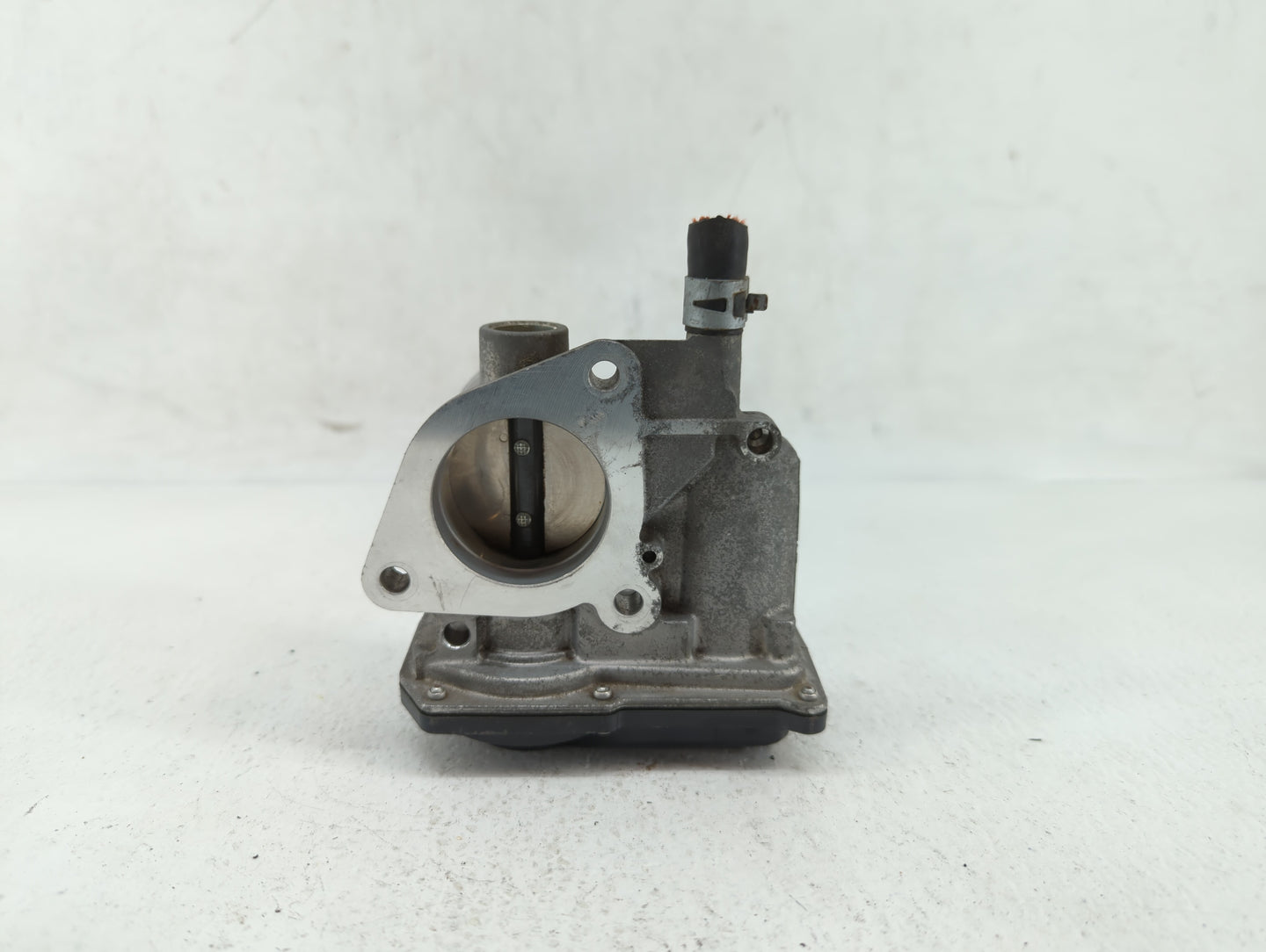2012-2019 Toyota Prius C Throttle Body P/N:22030-47040 Fits Fits 2012 2013 2014 2015 2016 2017 2018 2019 OEM Used Auto Parts