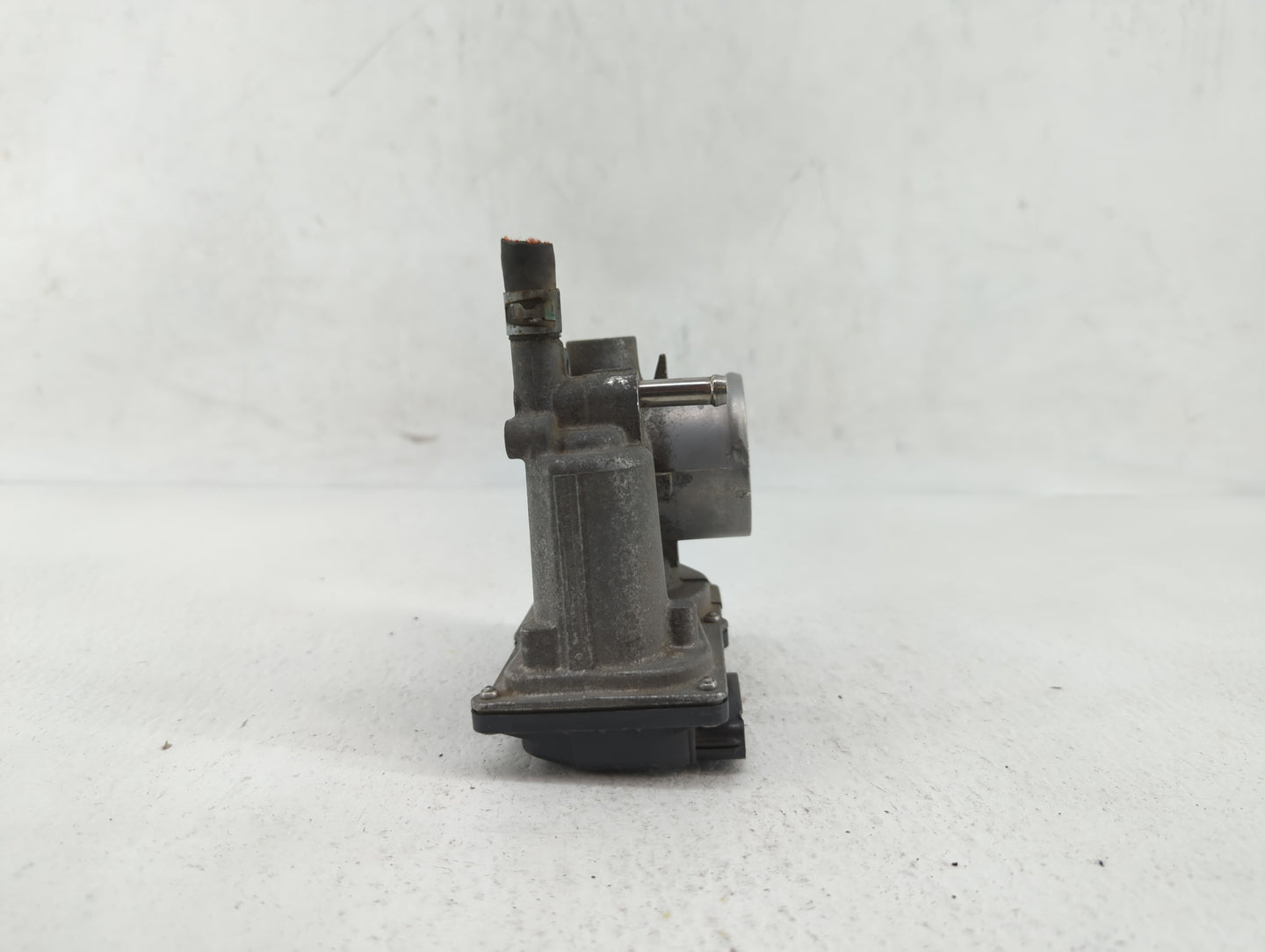 2012-2018 Toyota Prius C Throttle Body P/N:22030-47040 Fits Fits 2012 2013 2014 2015 2016 2017 2018 OEM Used Auto Parts - Oe