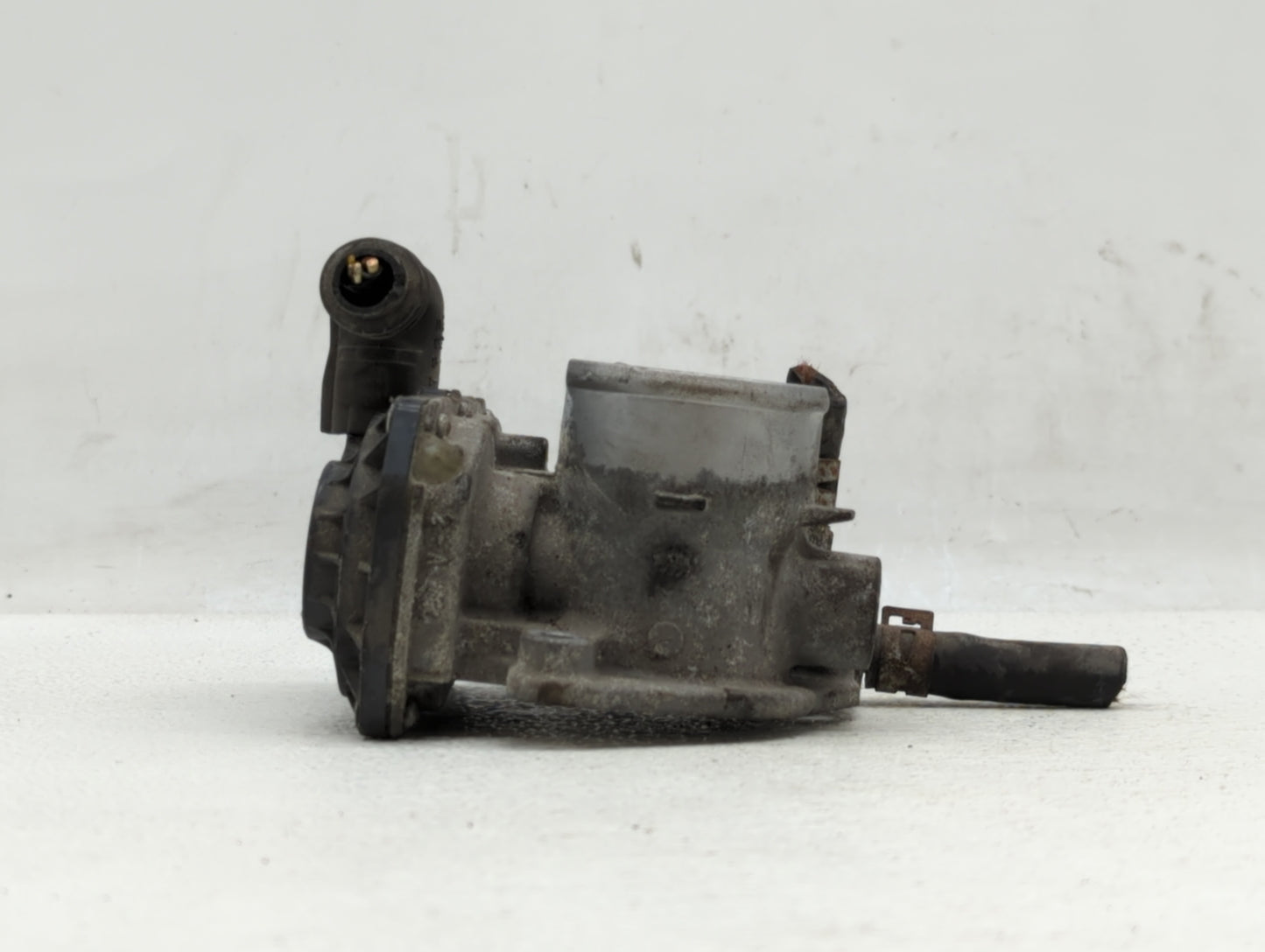 2012-2018 Toyota Prius C Throttle Body P/N:22030-47040 Fits Fits 2012 2013 2014 2015 2016 2017 2018 OEM Used Auto Parts - Oe