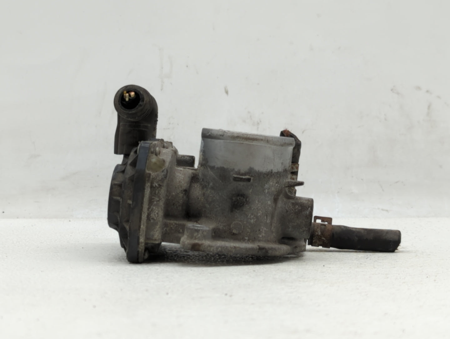 2012-2019 Toyota Prius C Throttle Body P/N:22030-47040 Fits Fits 2012 2013 2014 2015 2016 2017 2018 2019 OEM Used Auto Parts