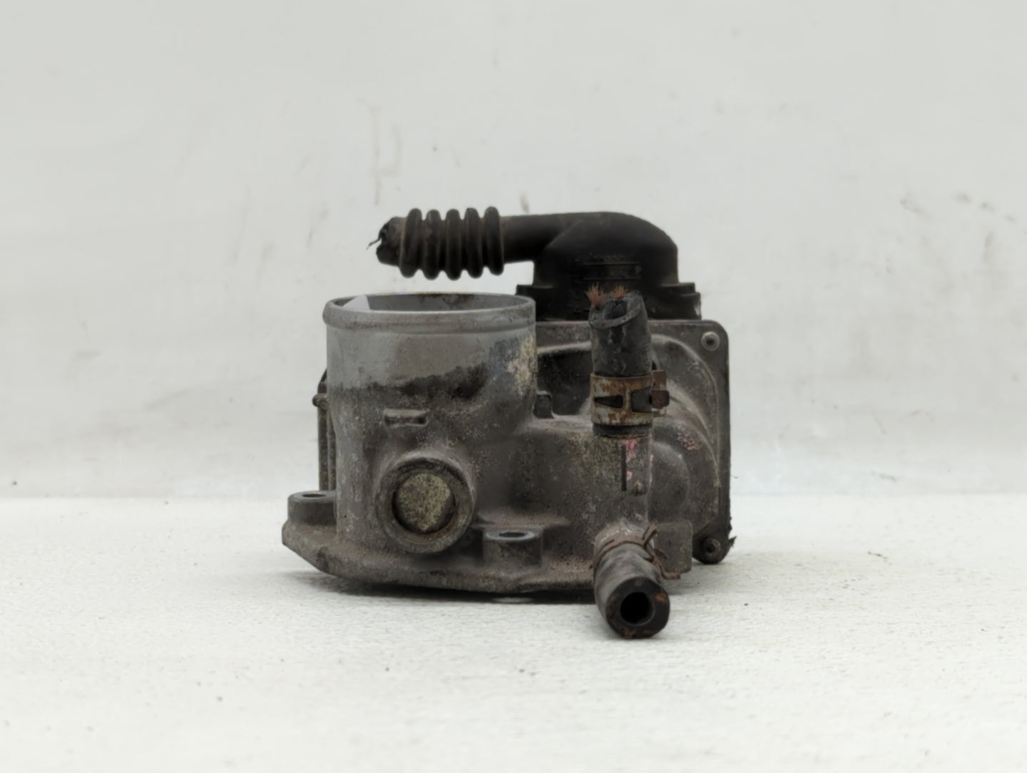 2012-2019 Toyota Prius C Throttle Body P/N:22030-47040 Fits Fits 2012 2013 2014 2015 2016 2017 2018 2019 OEM Used Auto Parts