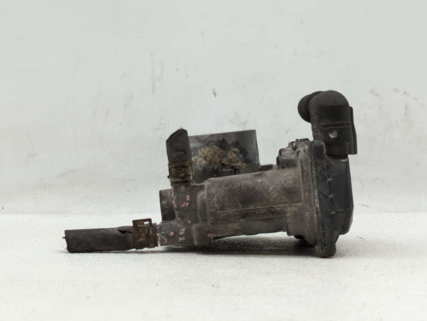 2012-2018 Toyota Prius C Throttle Body P/N:22030-47040 Fits Fits 2012 2013 2014 2015 2016 2017 2018 OEM Used Auto Parts - Oe