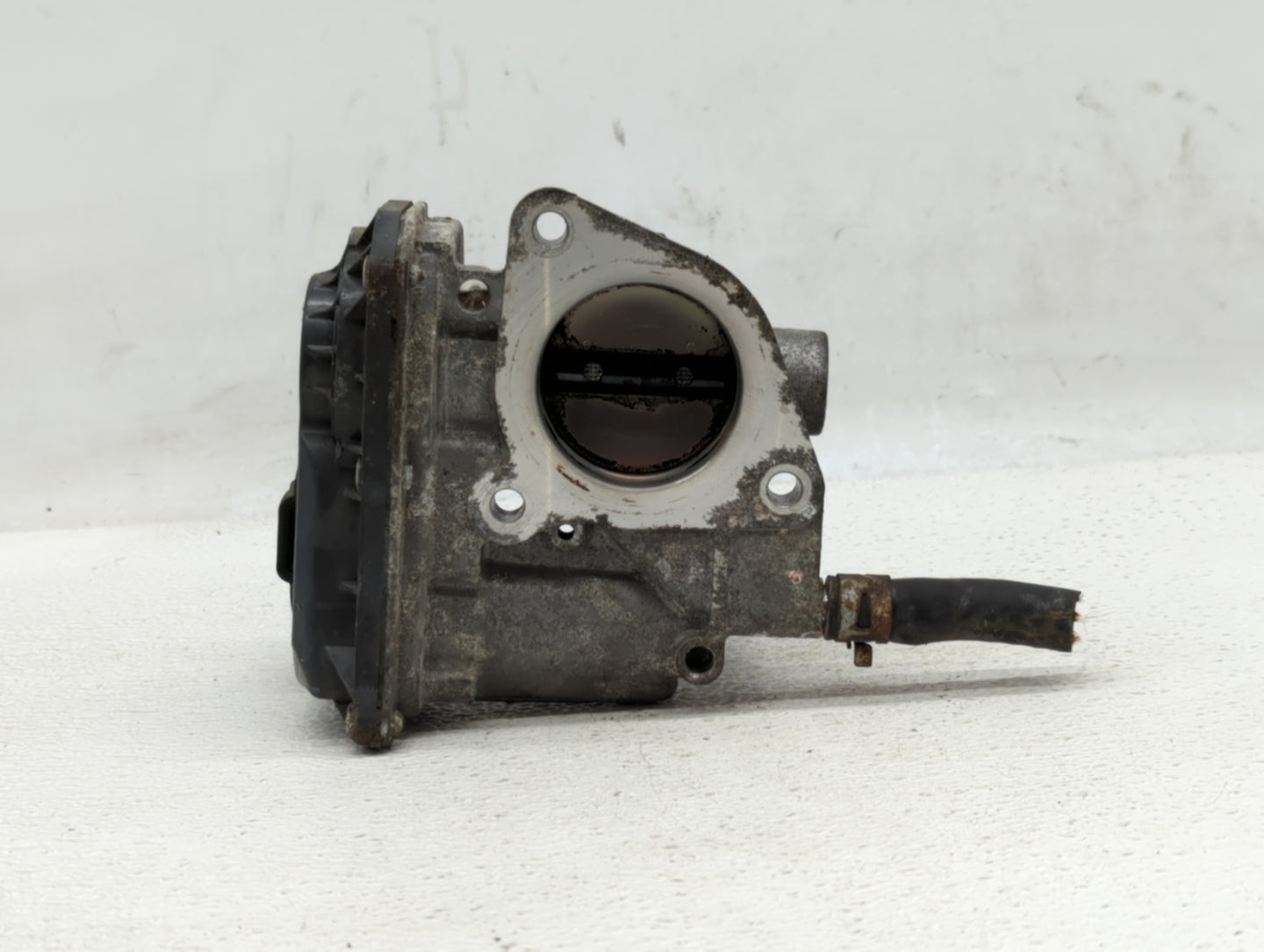 2012-2019 Toyota Prius C Throttle Body P/N:22030-47040 Fits Fits 2012 2013 2014 2015 2016 2017 2018 2019 OEM Used Auto Parts