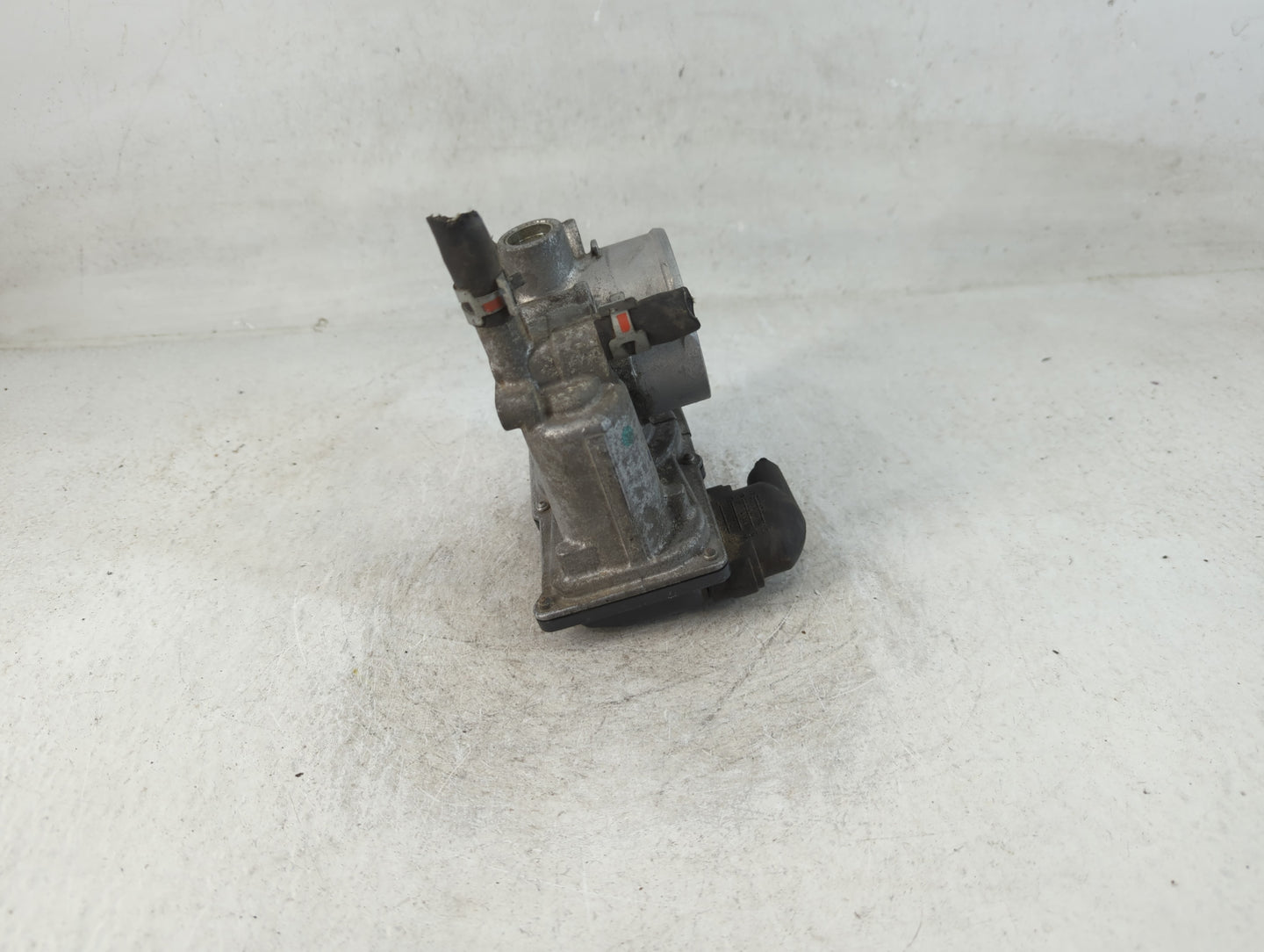 2017-2019 Toyota Prius Prime Throttle Body Fits Fits 2010 2011 2012 2013 2014 2015 2016 2017 2018 2019 2020 2021 2022 OEM Us