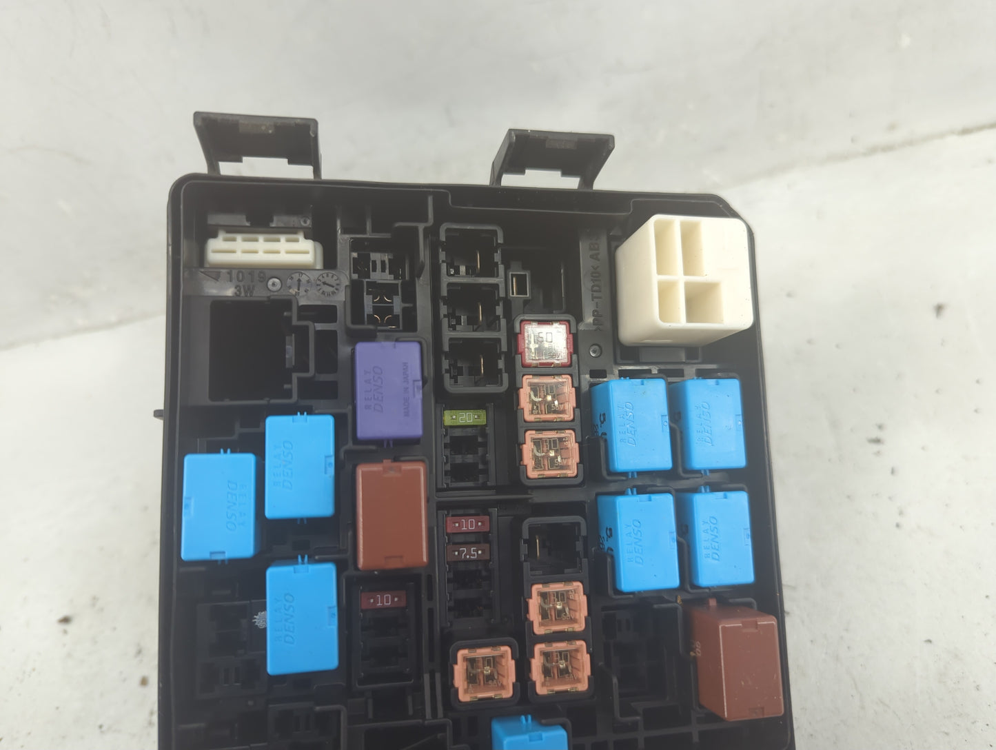 2016-2018 Toyota Rav4 Fusebox Fuse Box Panel Relay Module P/N:82662-0R190 Fits Fits 2016 2017 2018 OEM Used Auto Parts - Oem