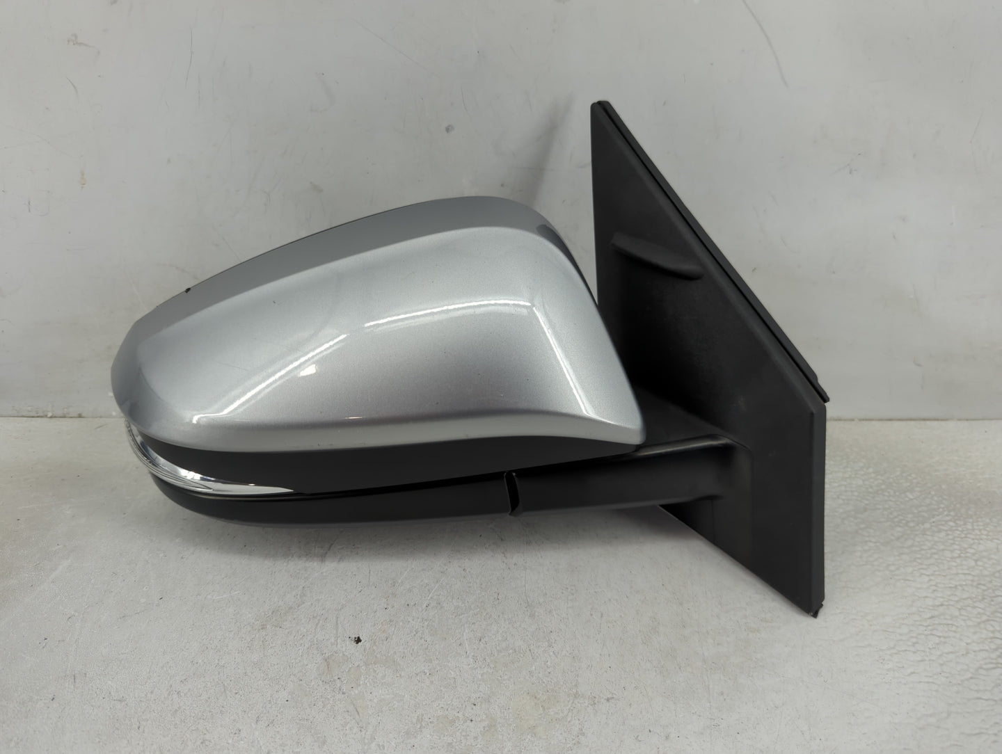 2016-2018 Toyota Rav4 Passenger Side View Mirror - Right Door Mirror OEM Used - Oemusedautoparts1.com