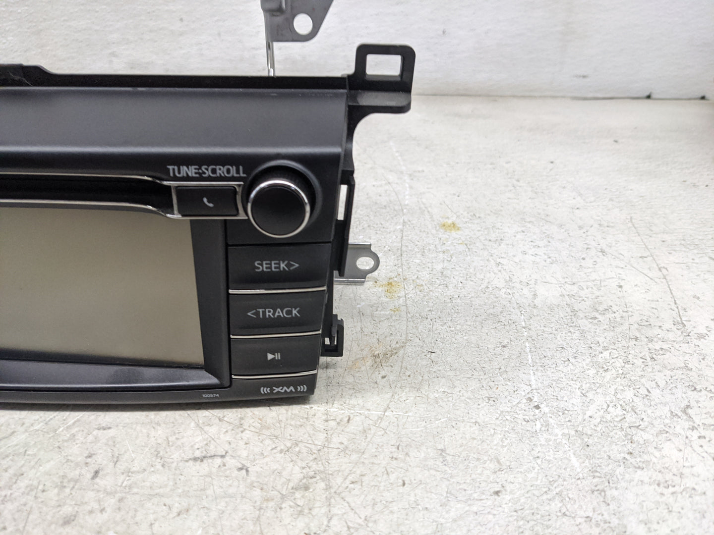2016-2018 Toyota Rav4 Radio AM FM Cd Player Receiver Replacement P/N:86140-42460 138000-9870G101 Fits Fits 2016 2017 2018 OE