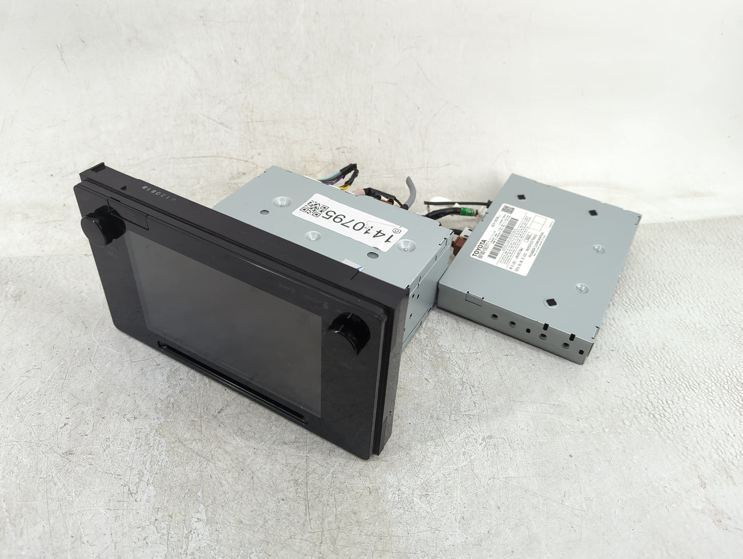 2016-2017 Toyota Sienna Radio AM FM Cd Player Receiver Replacement P/N:86180-0E011 Fits Fits 2016 2017 OEM Used Auto Parts -