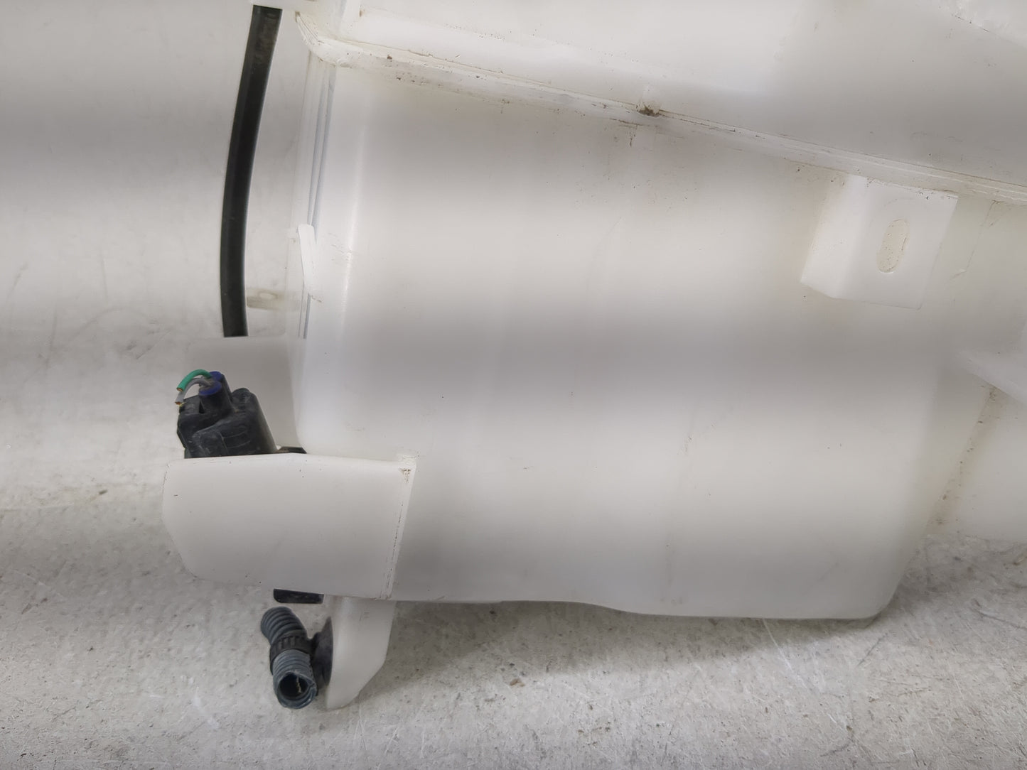 2004-2020 Toyota Sienna Windshield Washer Fluid Reservoir Bottle Oem - Oemusedautoparts1.com