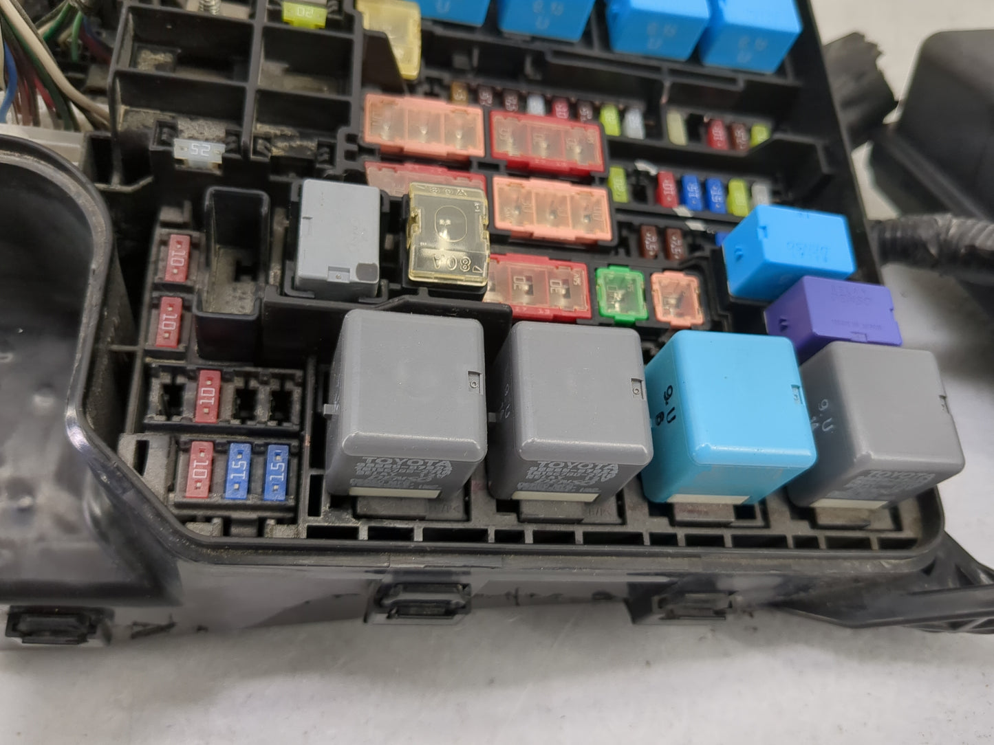 2017-2020 Toyota Sienna Fusebox Fuse Box Panel Relay Module P/N:82672-08161 Fits Fits 2017 2018 2019 2020 OEM Used Auto Part