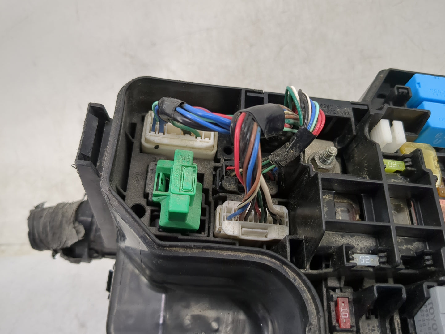 2017-2020 Toyota Sienna Fusebox Fuse Box Panel Relay Module P/N:82672-08161 Fits Fits 2017 2018 2019 2020 OEM Used Auto Part