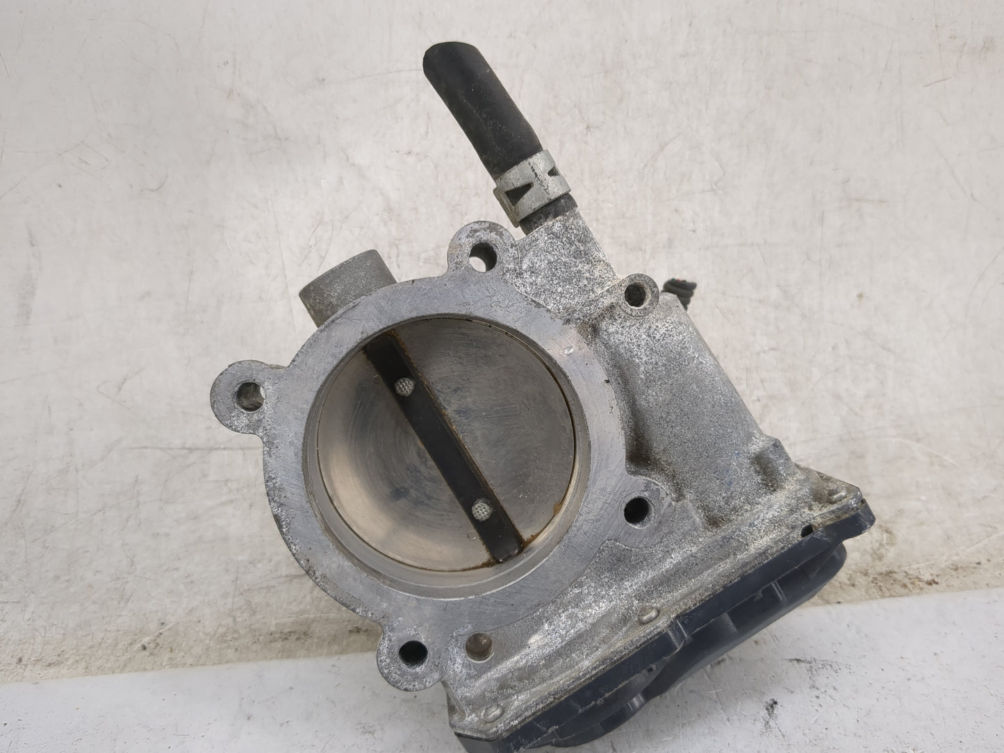2017-2020 Toyota Sienna Throttle Body P/N:22030-0P060 Fits Fits 2016 2017 2018 2019 2020 2021 2022 OEM Used Auto Parts - Oem
