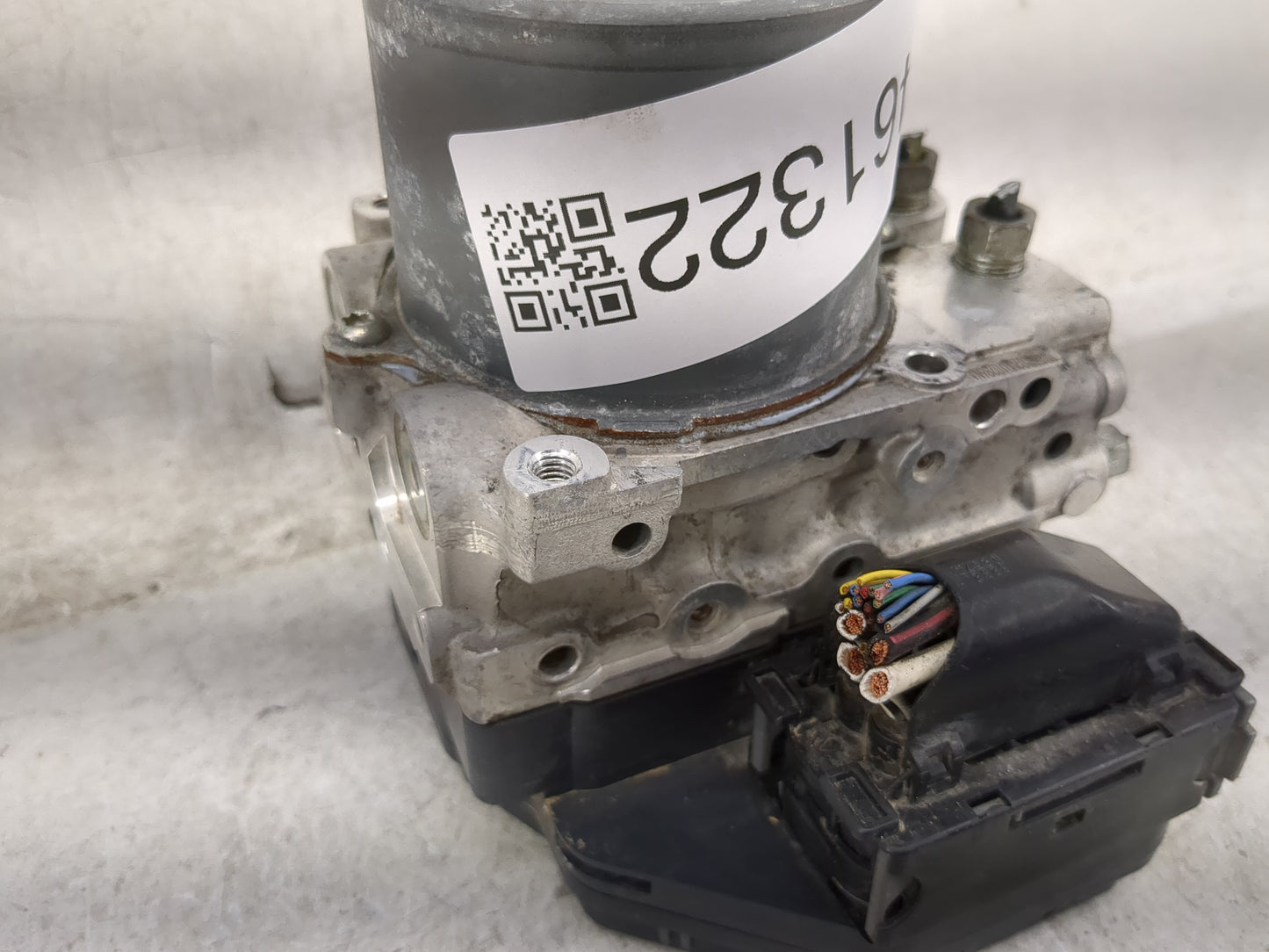 2017 Toyota Sienna ABS Pump Control Module Replacement P/N:44540-08270 Fits OEM Used Auto Parts - Oemusedautoparts1.com