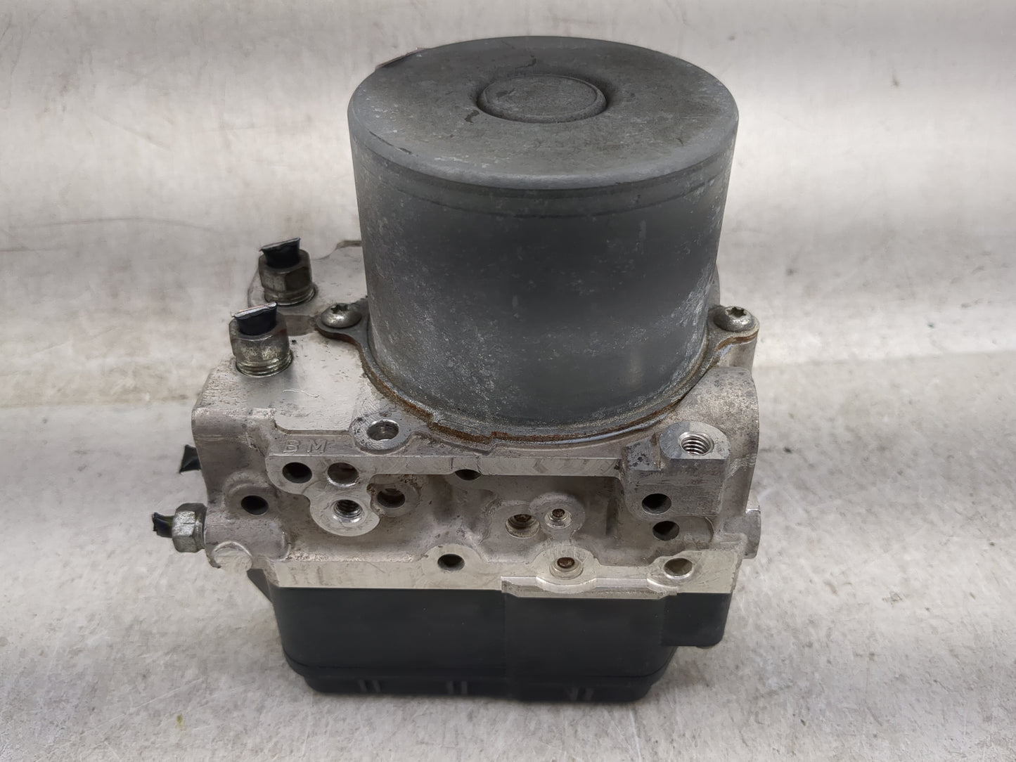 2017 Toyota Sienna ABS Pump Control Module Replacement P/N:44540-08270 Fits OEM Used Auto Parts - Oemusedautoparts1.com