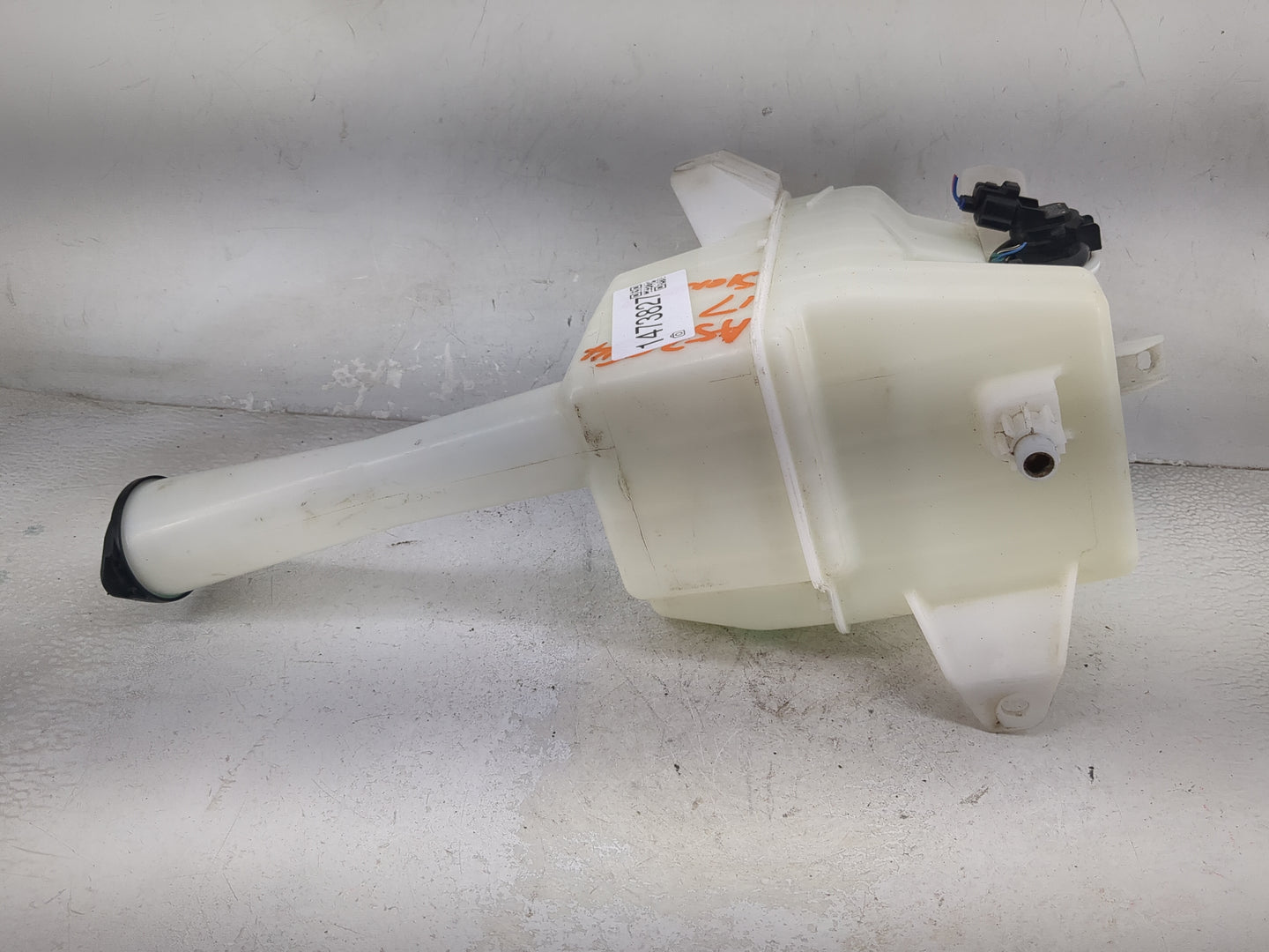 2004-2020 Toyota Sienna Windshield Washer Fluid Reservoir Bottle Oem 1473827 - Oemusedautoparts1.com