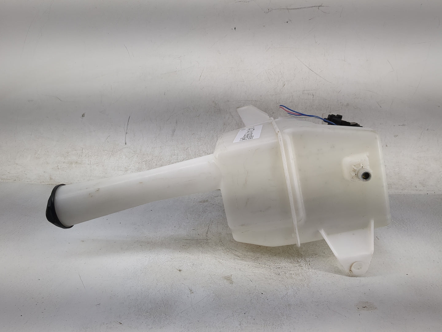 2004-2020 Toyota Sienna Windshield Washer Fluid Reservoir Bottle Oem 1474199 - Oemusedautoparts1.com