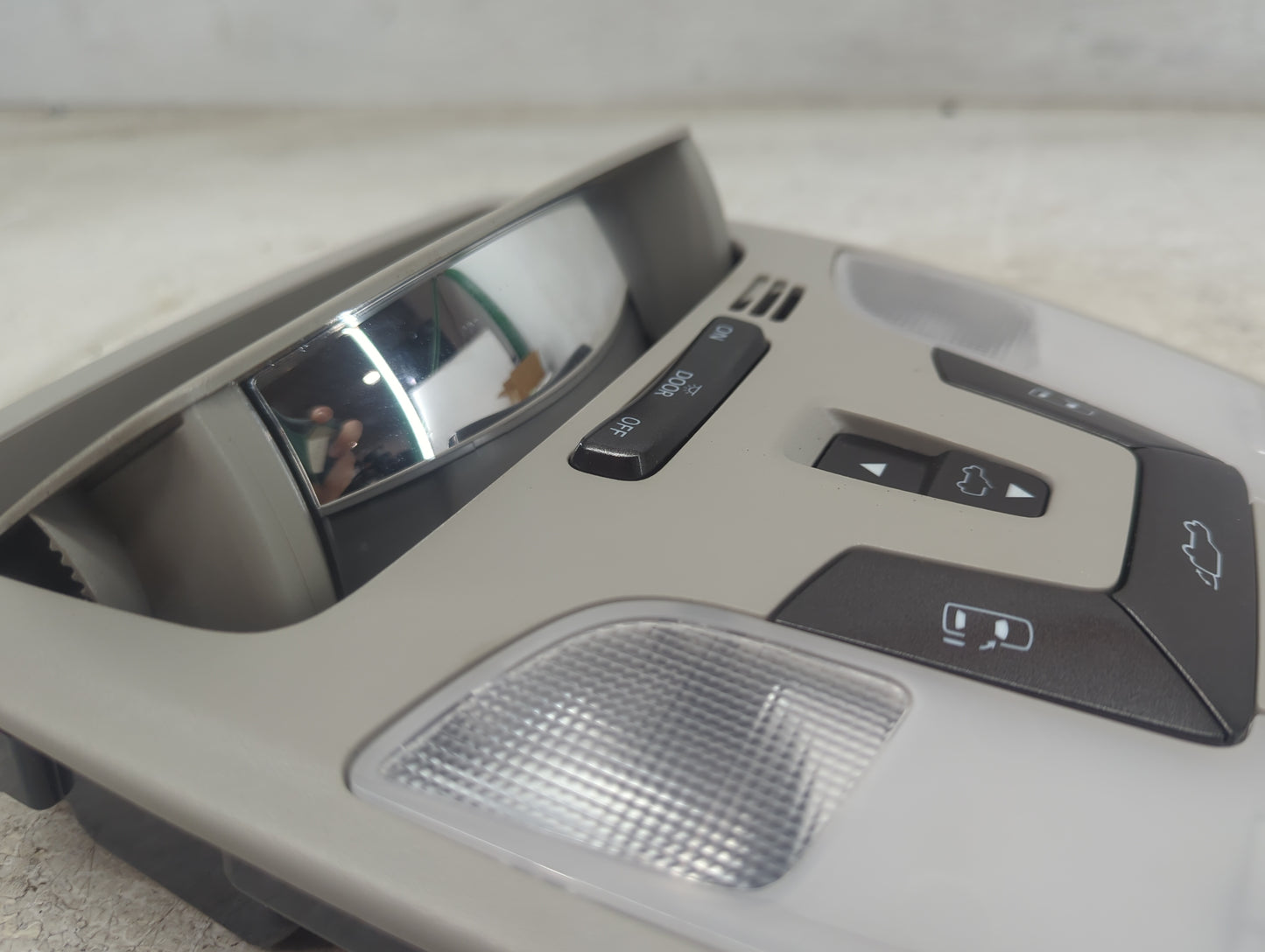 2015-2020 Toyota Sienna Overhead Roof Console Interior Dome Light Tan - Oemusedautoparts1.com