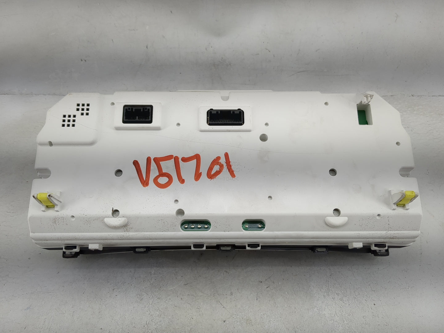 2017 Toyota Sienna Instrument Cluster Speedometer Gauges P/N:83800-08670-00 TN157570-6193 Miles: Fits OEM Used Auto Parts - 