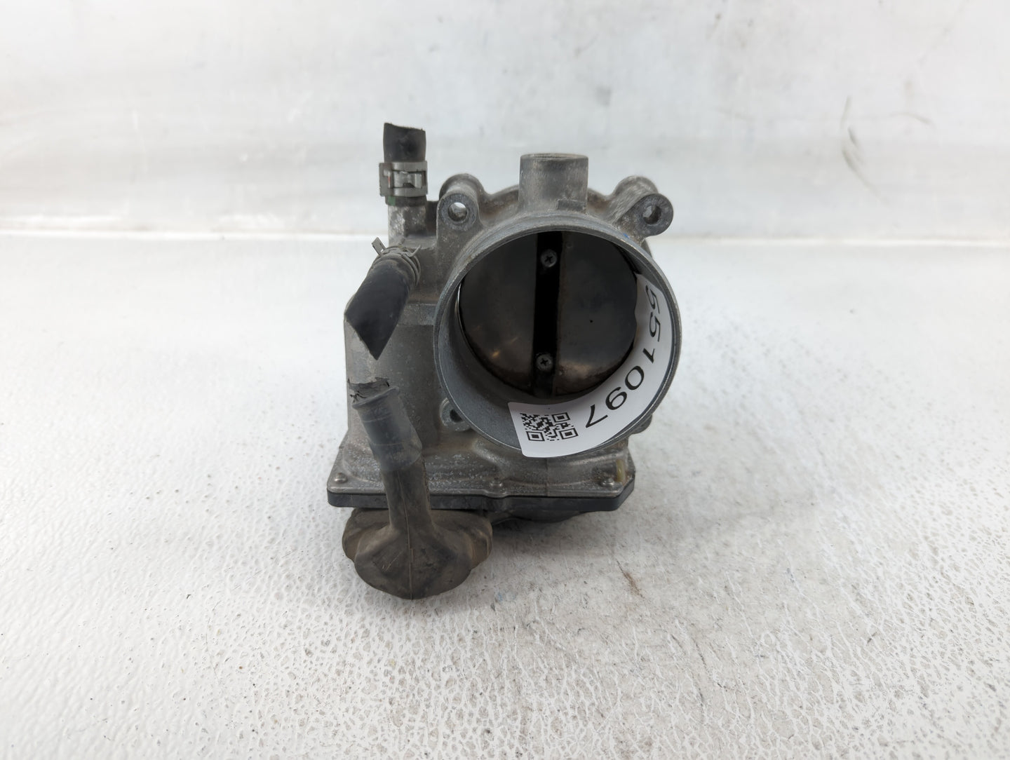 2017-2020 Toyota Sienna Throttle Body P/N:22030-0P060 Fits Fits 2016 2017 2018 2019 2020 2021 2022 OEM Used Auto Parts - Oem