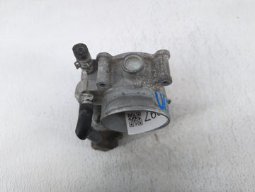 2017-2020 Toyota Sienna Throttle Body P/N:22030-0P060 Fits Fits 2016 2017 2018 2019 2020 2021 2022 OEM Used Auto Parts