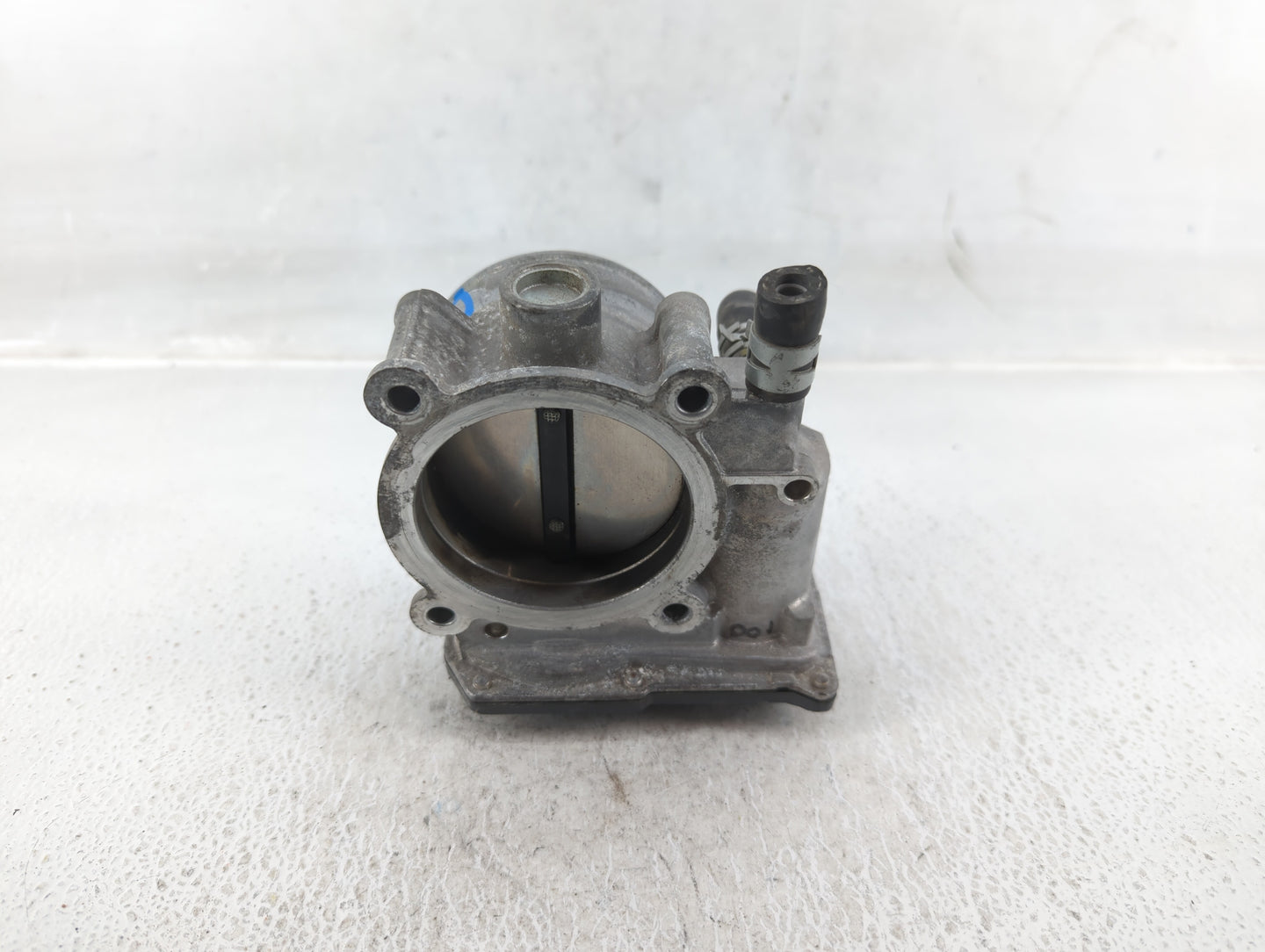 2017-2020 Toyota Sienna Throttle Body P/N:22030-0P060 Fits Fits 2016 2017 2018 2019 2020 2021 2022 OEM Used Auto Parts - Oem