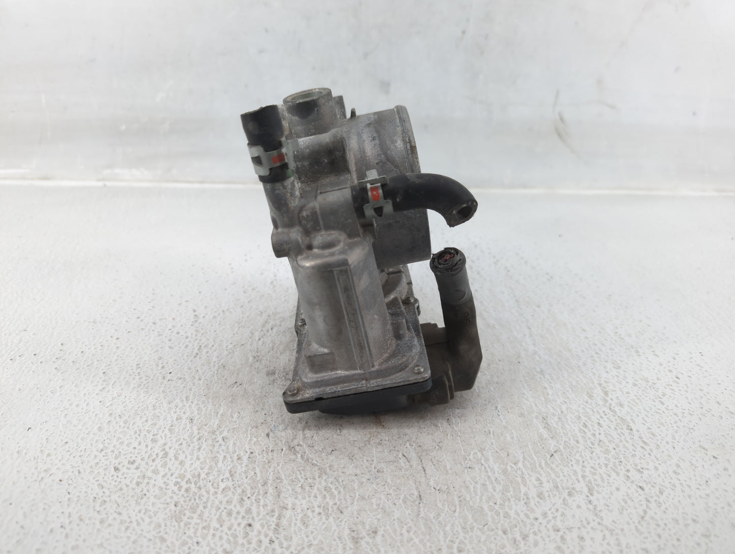 2017-2020 Toyota Sienna Throttle Body P/N:22030-0P060 Fits Fits 2016 2017 2018 2019 2020 2021 2022 OEM Used Auto Parts - Oem