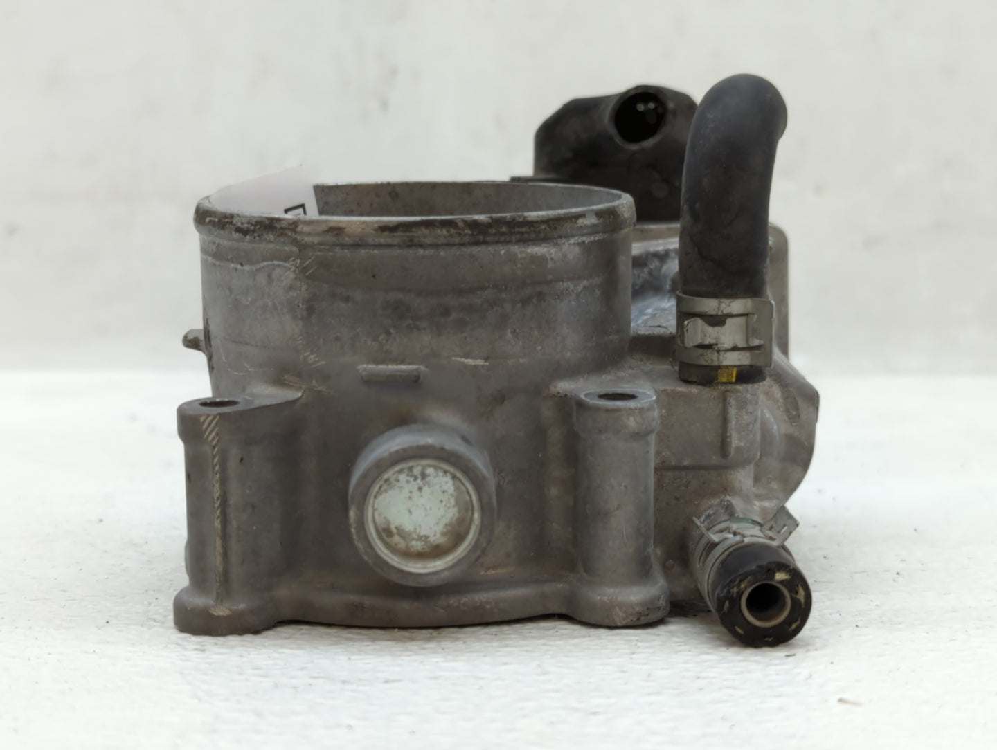 2017-2020 Toyota Sienna Throttle Body P/N:22030-0P060 Fits Fits 2016 2017 2018 2019 2020 2021 2022 OEM Used Auto Parts - Oem