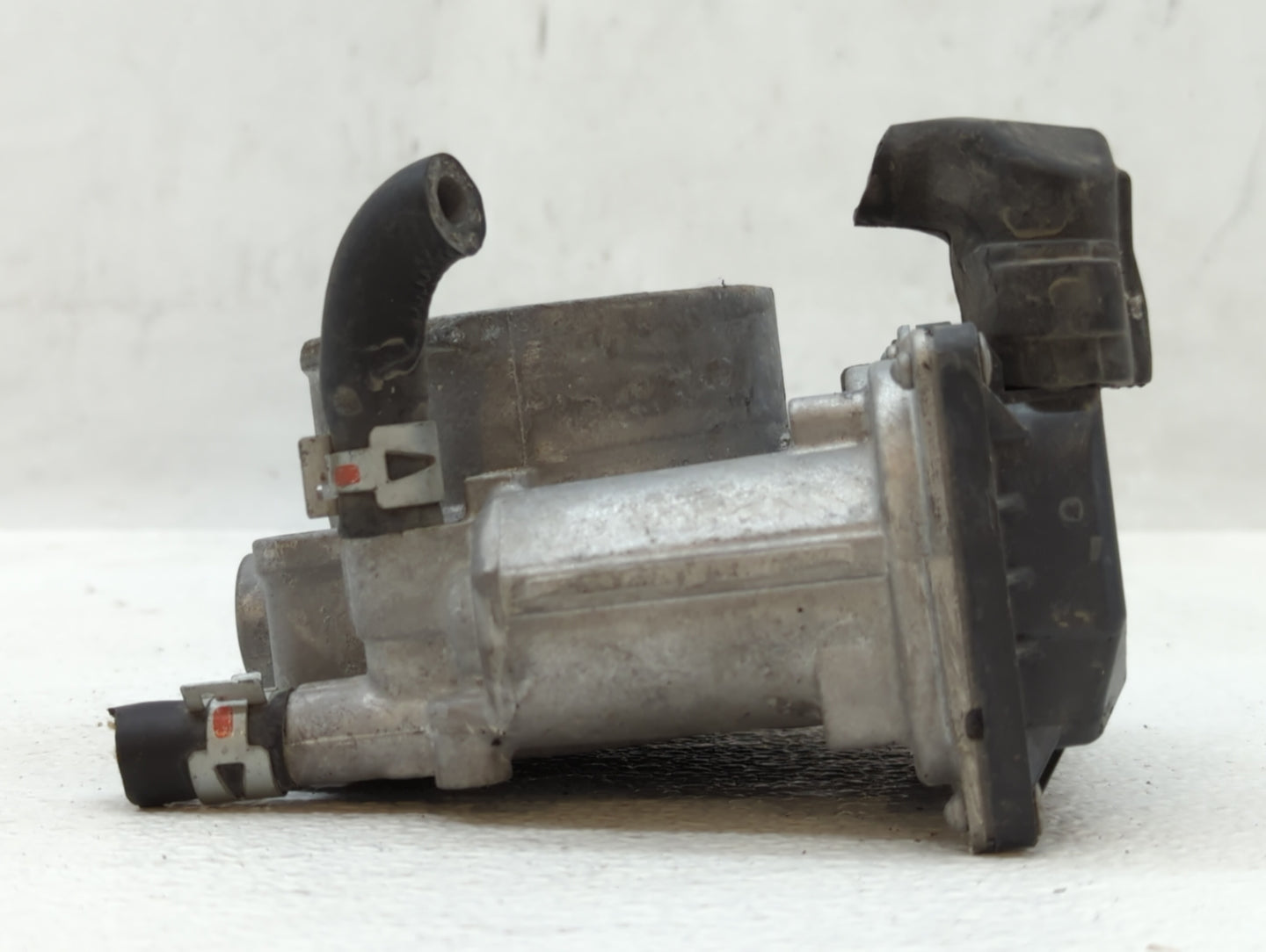 2017-2020 Toyota Sienna Throttle Body P/N:22030-0P060 Fits Fits 2016 2017 2018 2019 2020 2021 2022 OEM Used Auto Parts - Oem