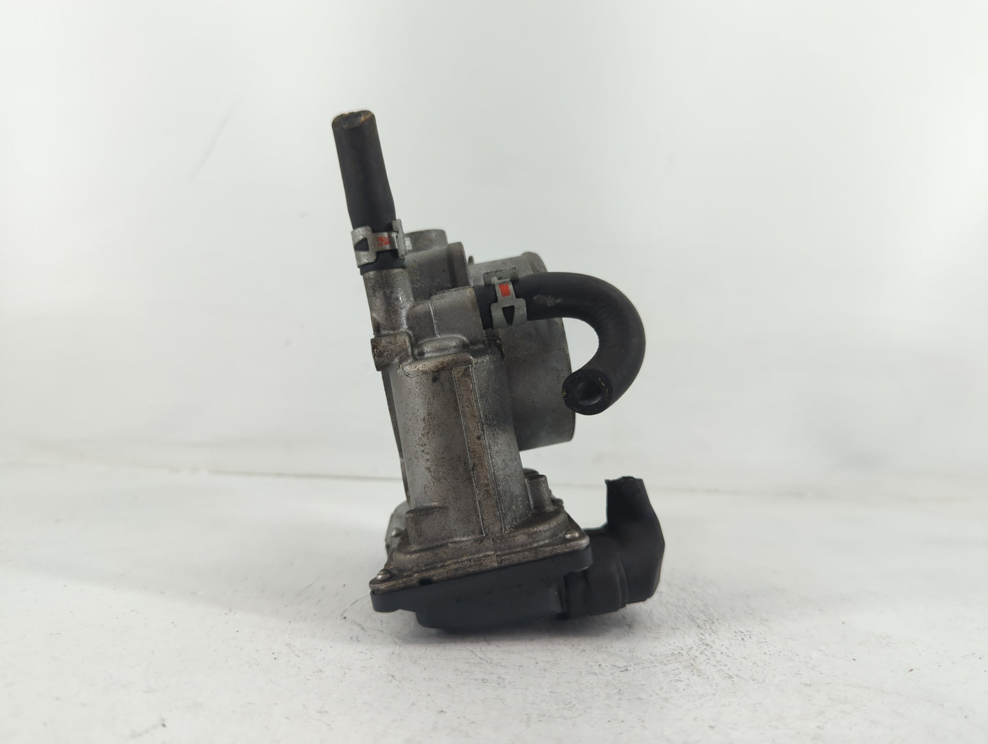 2017-2020 Toyota Sienna Throttle Body P/N:22030-0P060 Fits Fits 2016 2017 2018 2019 2020 2021 2022 OEM Used Auto Parts - Oem