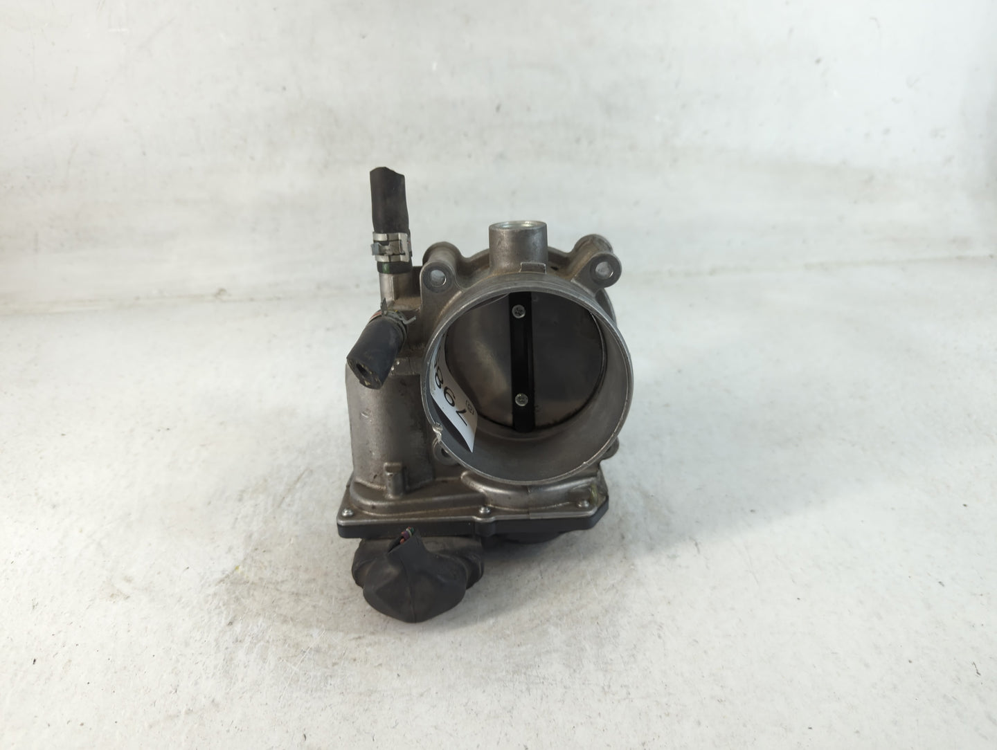 2017-2020 Toyota Sienna Throttle Body P/N:22030-0P060 Fits Fits 2016 2017 2018 2019 2020 2021 2022 OEM Used Auto Parts - Oem