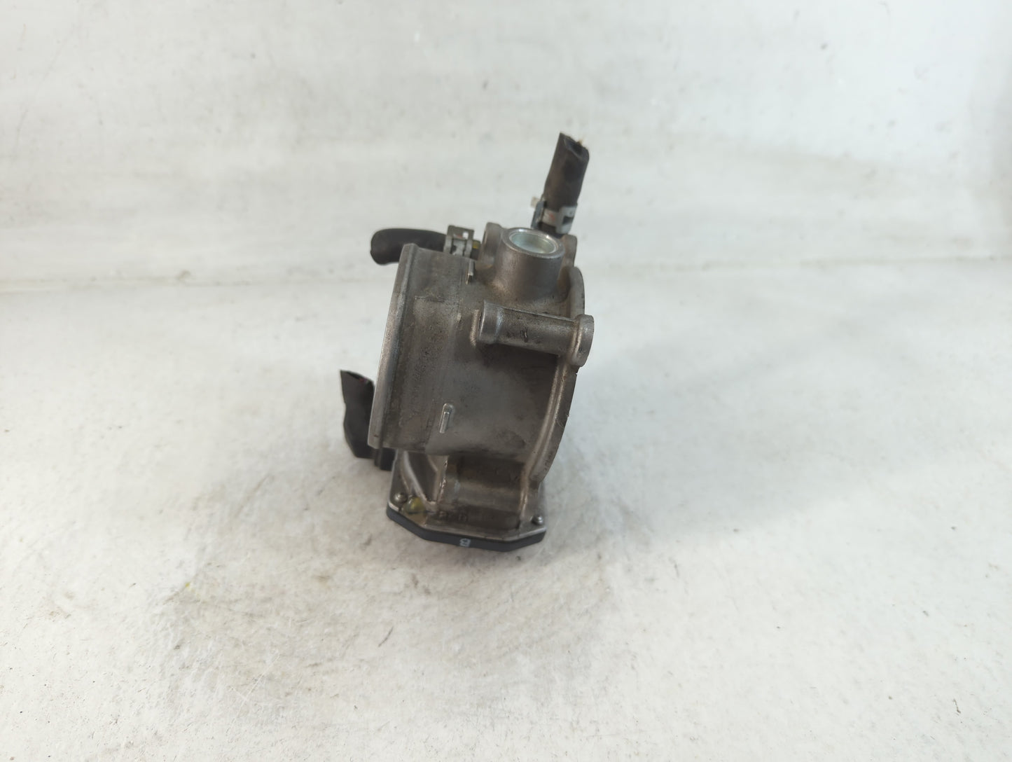 2017-2020 Toyota Sienna Throttle Body P/N:22030-0P060 Fits Fits 2016 2017 2018 2019 2020 2021 2022 OEM Used Auto Parts - Oem