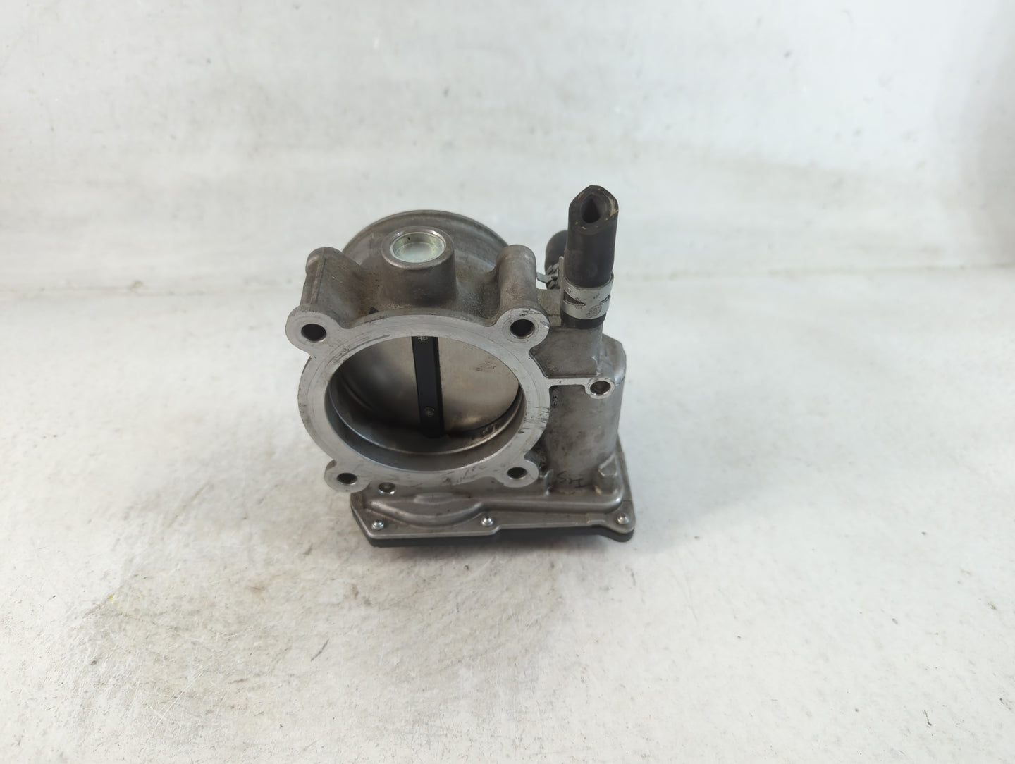 2017-2020 Toyota Sienna Throttle Body P/N:22030-0P060 Fits Fits 2016 2017 2018 2019 2020 2021 2022 OEM Used Auto Parts - Oem