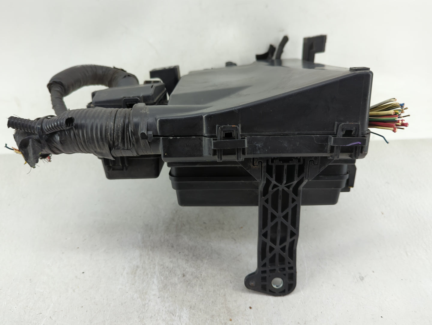2016-2022 Toyota Tacoma Fusebox Fuse Box Panel Relay Module Fits Fits 2016 2017 2018 2019 2020 2021 2022 OEM Used Auto Parts