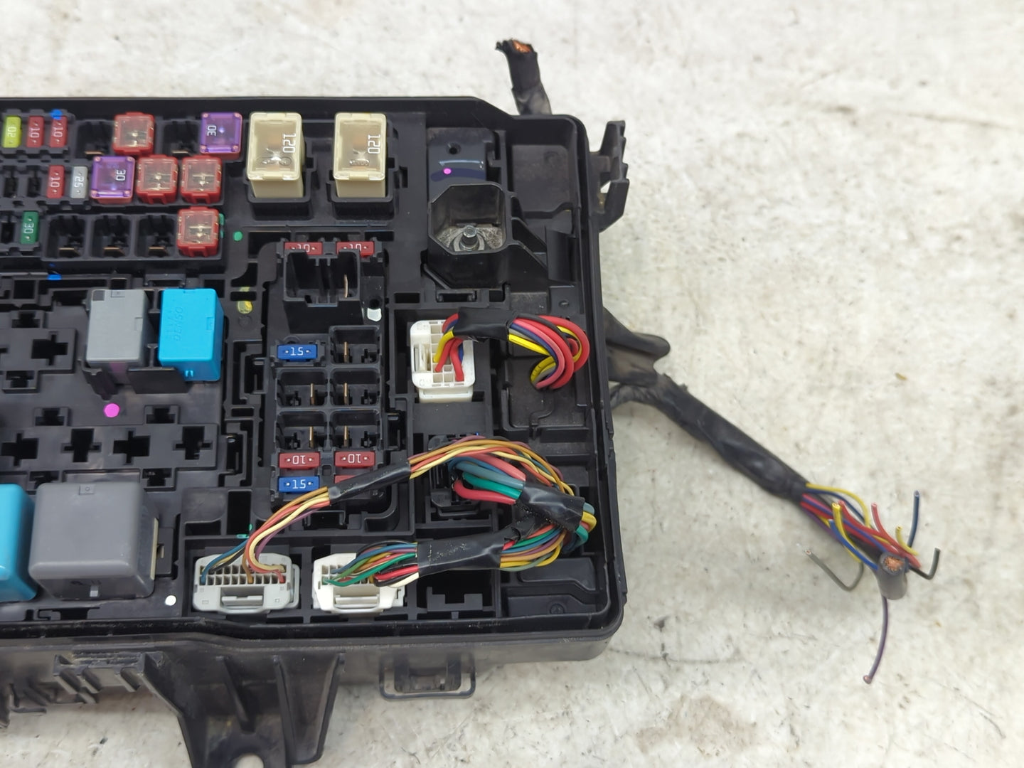2016-2022 Toyota Tacoma Fusebox Fuse Box Panel Relay Module Fits Fits 2016 2017 2018 2019 2020 2021 2022 OEM Used Auto Parts