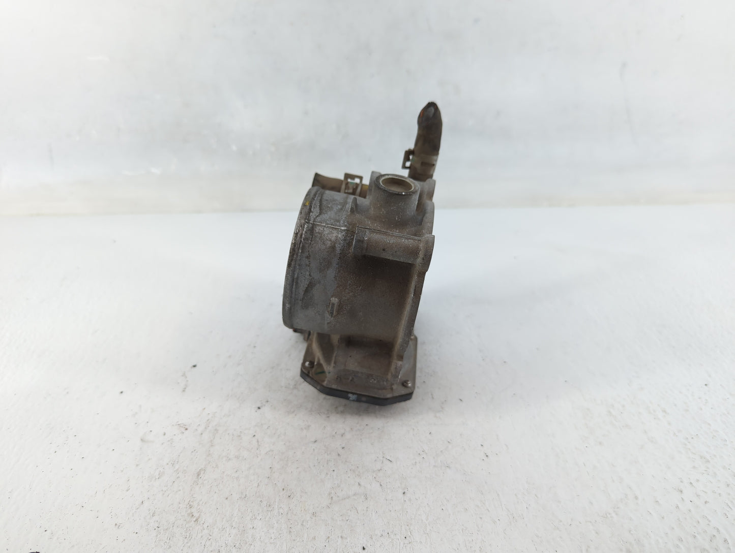 2016-2022 Toyota Tacoma Throttle Body P/N:22030-0P060 Fits Fits 2016 2017 2018 2019 2020 2021 2022 OEM Used Auto Parts - Oem